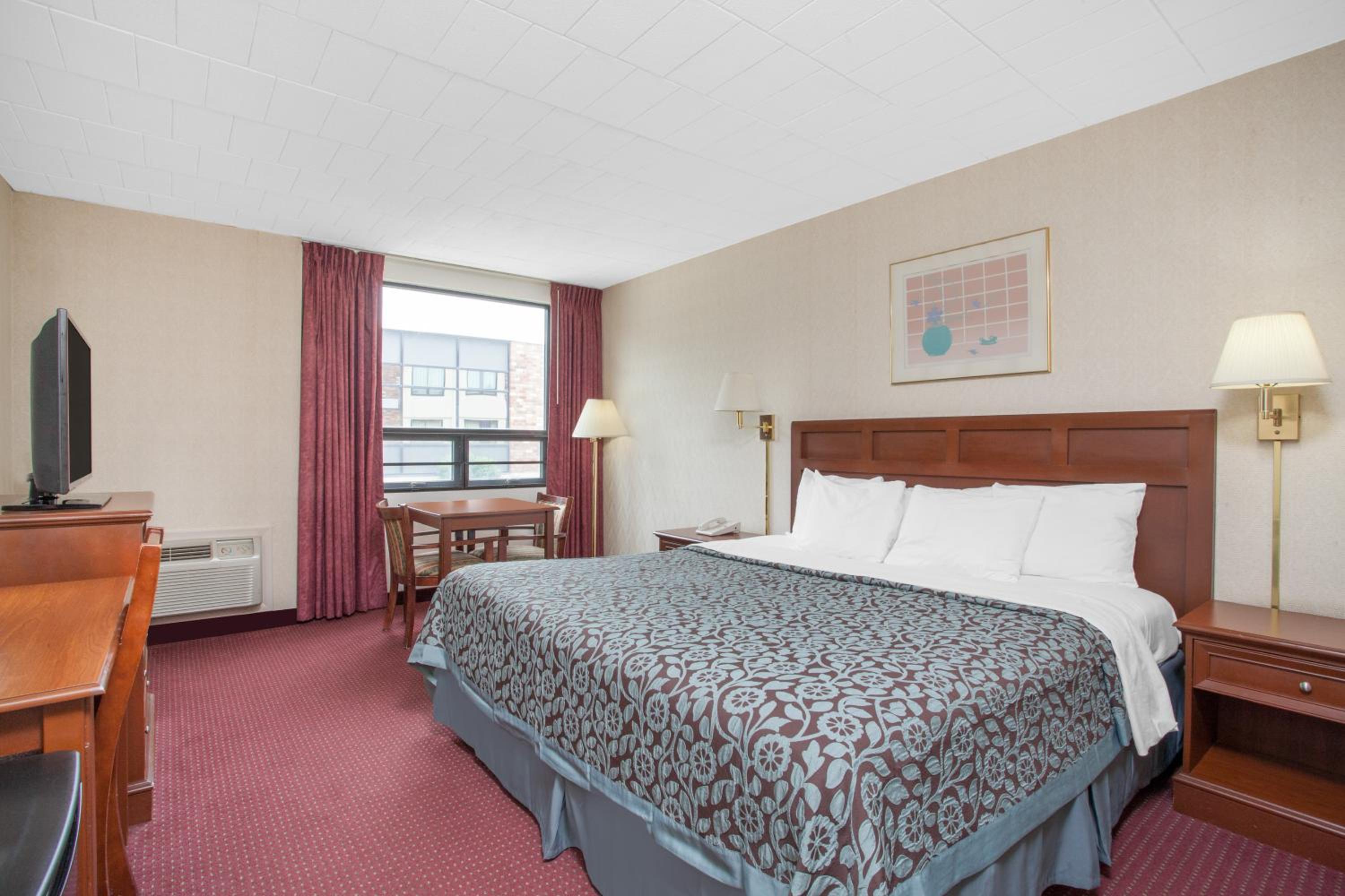 King Room - Mobility Access/Non-Smoking photo 3
