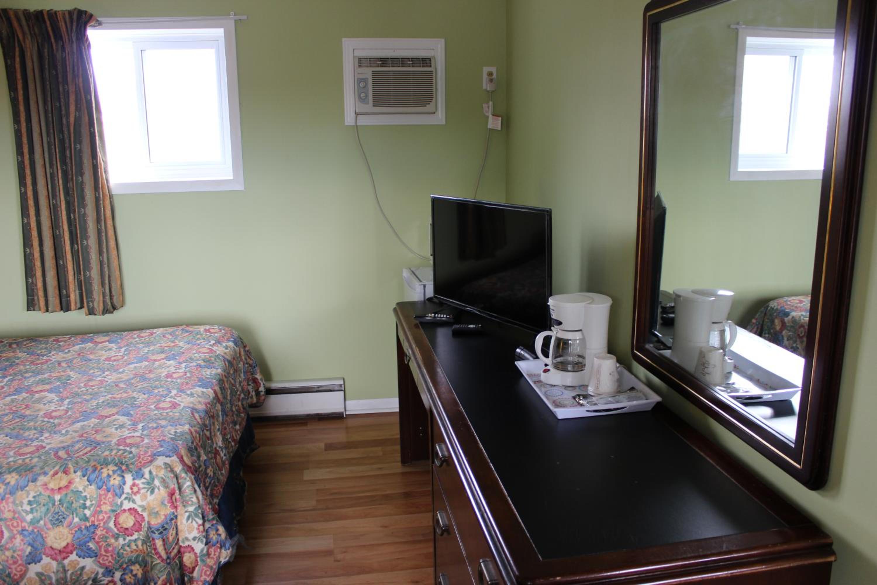 Queen Room with Two Queen Beds, photo 7