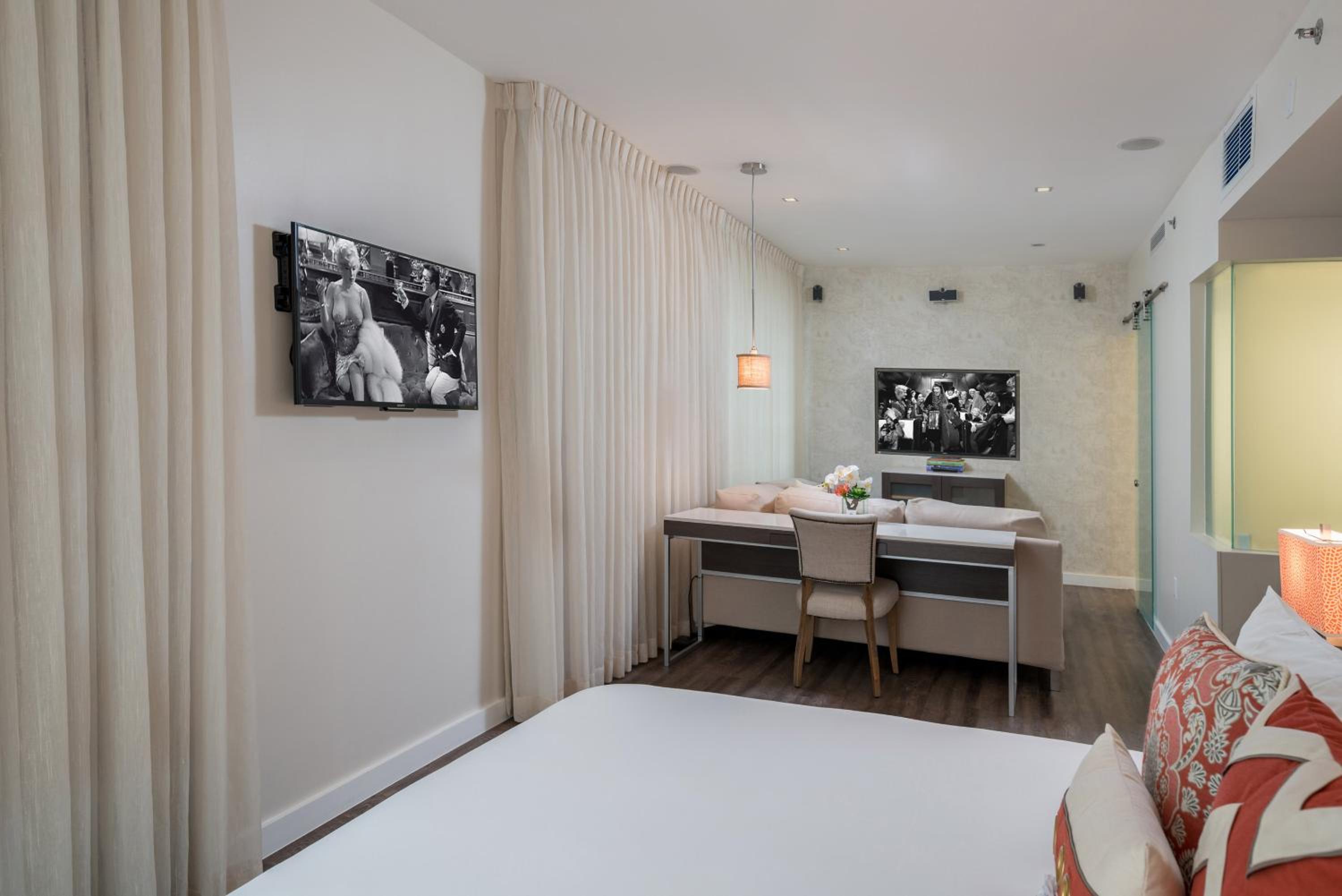 Superior Deluxe Suite - Photo 20