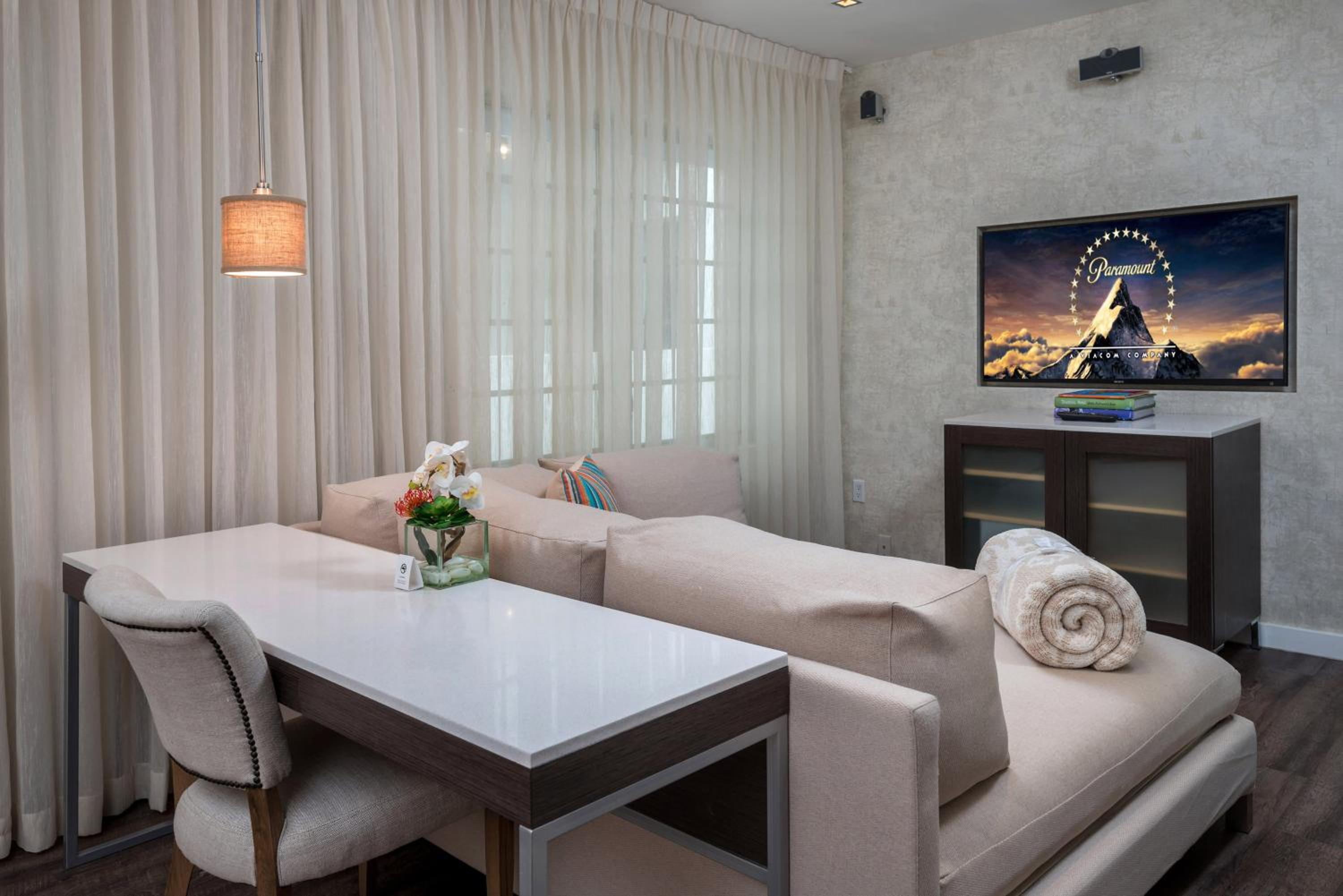 Superior Deluxe Suite - Photo 10