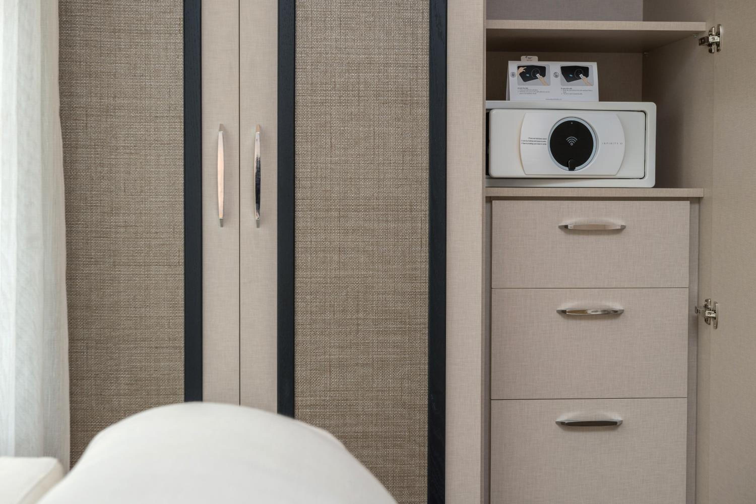 Deluxe Suite - Photo 10