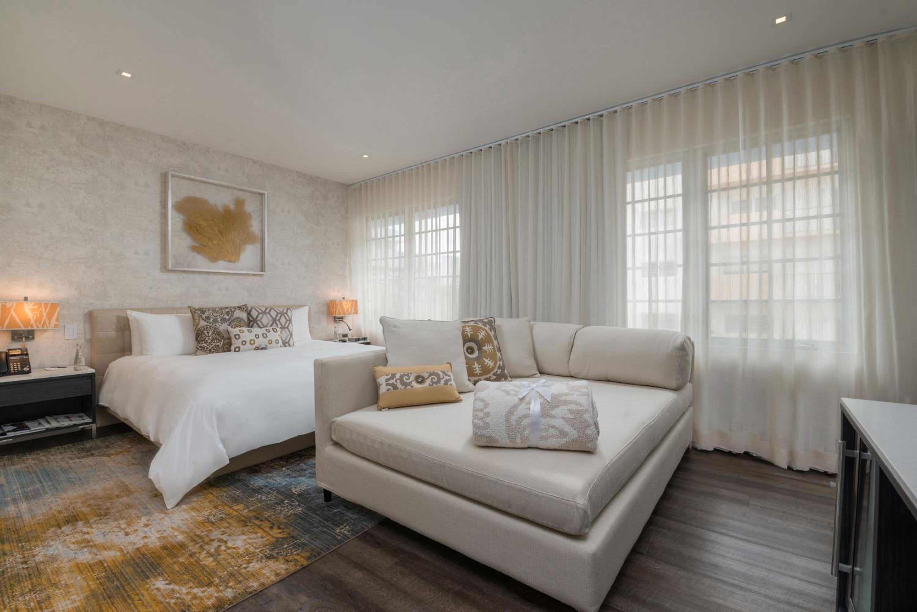 Deluxe Suite - Photo 20