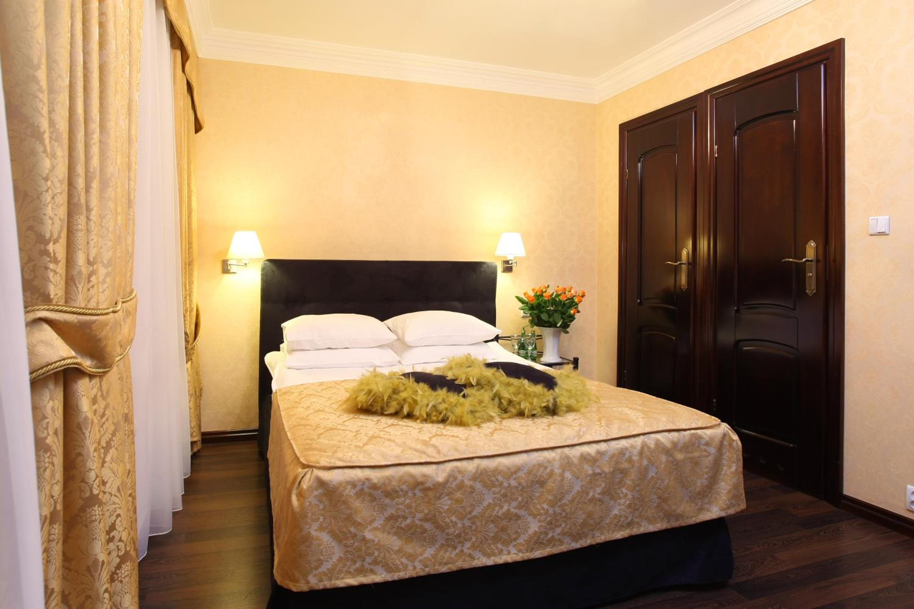 Deluxe Double Room - Photo 13