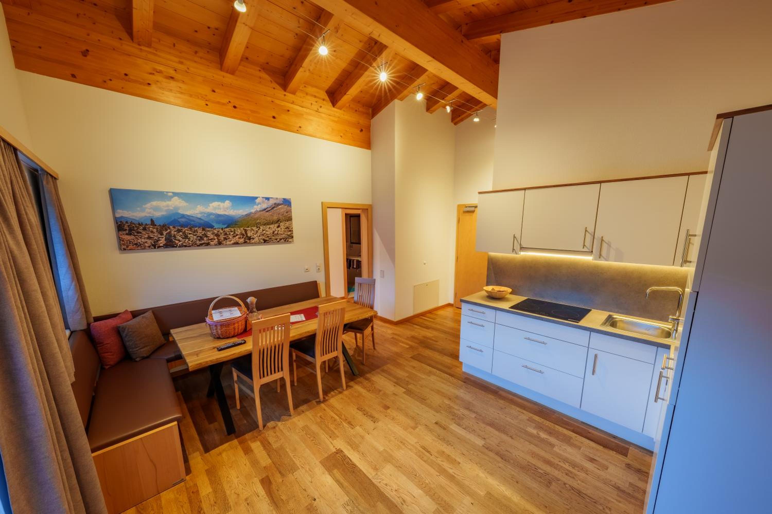 Three-Bedroom Apartment with Balcony photo 1