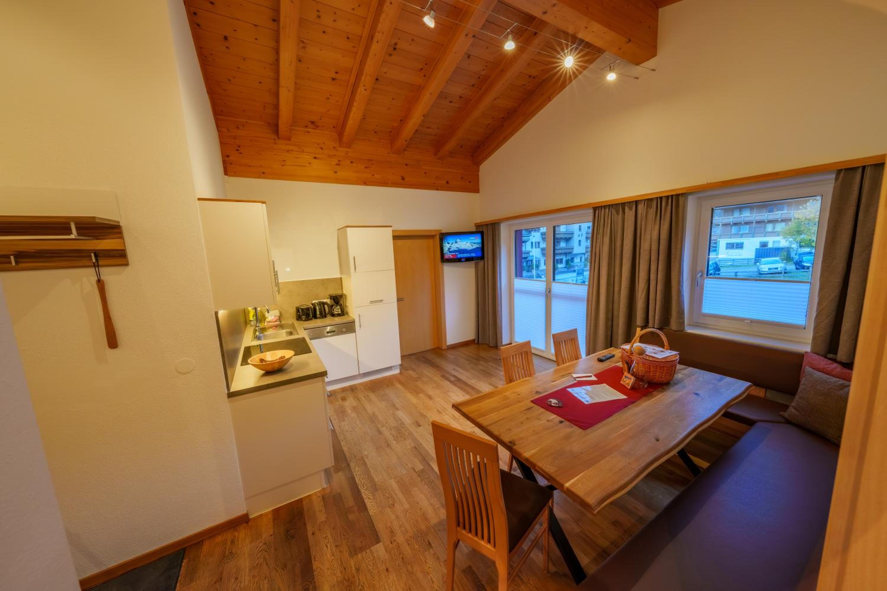 Three-Bedroom Apartment with Balcony photo 3