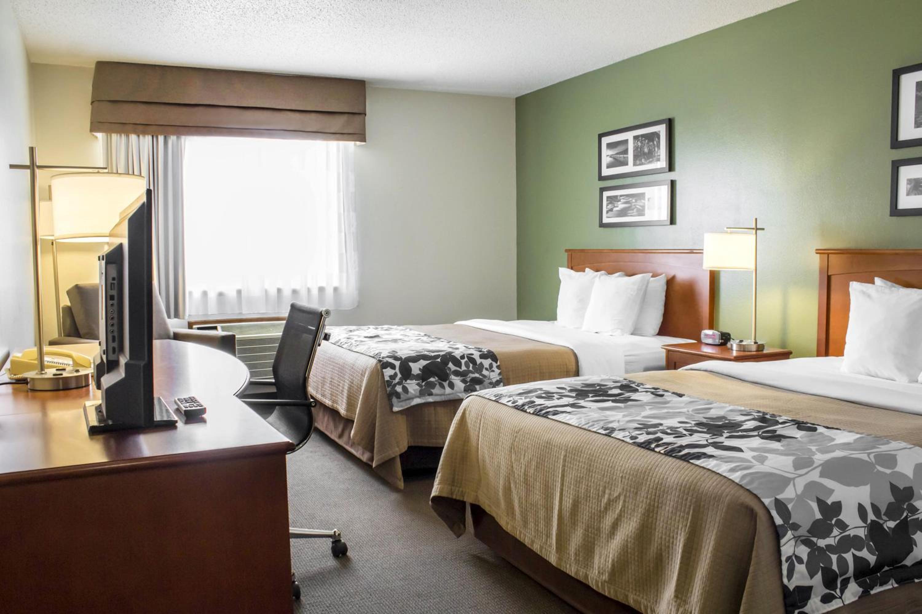 Queen Room with Two Queen Beds - Non-Smoking photo 1