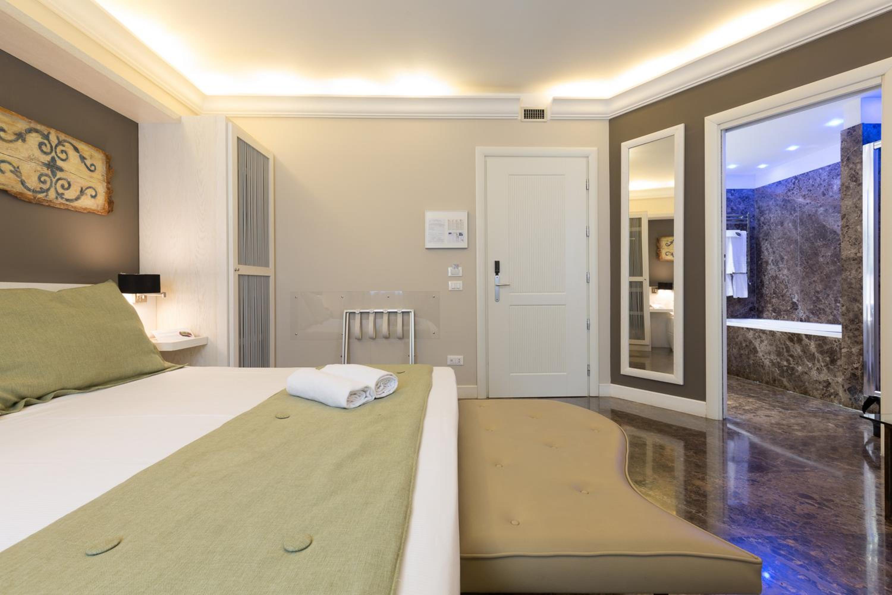 Junior Suite - Photo 1