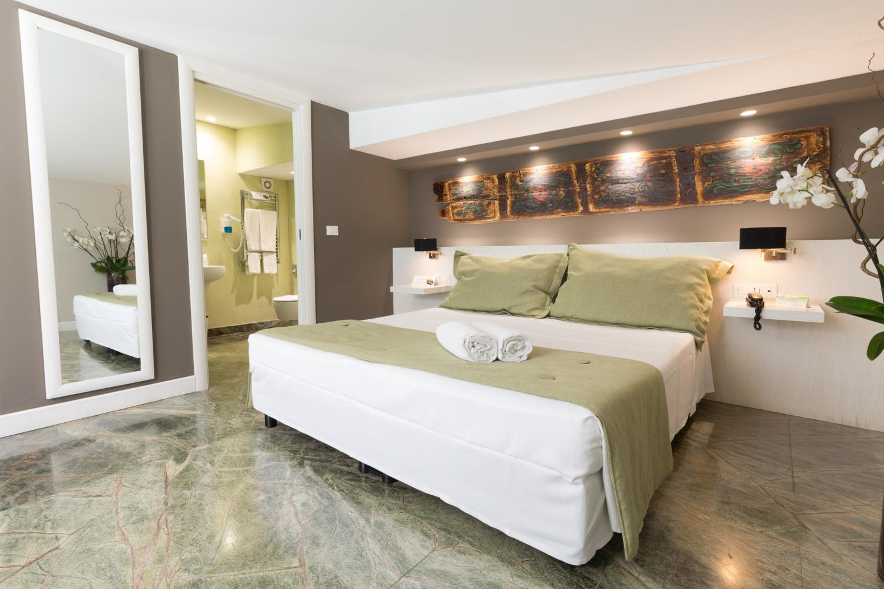 Deluxe Double Room - Photo 5
