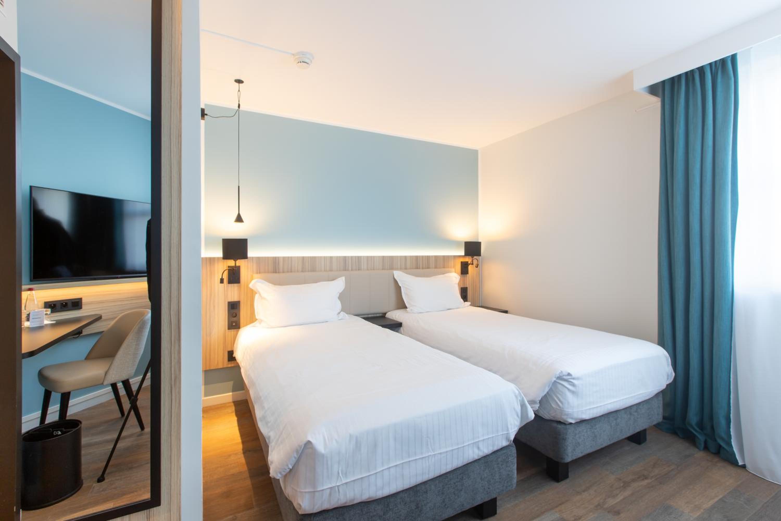 Standard Twin Room - Photo 1