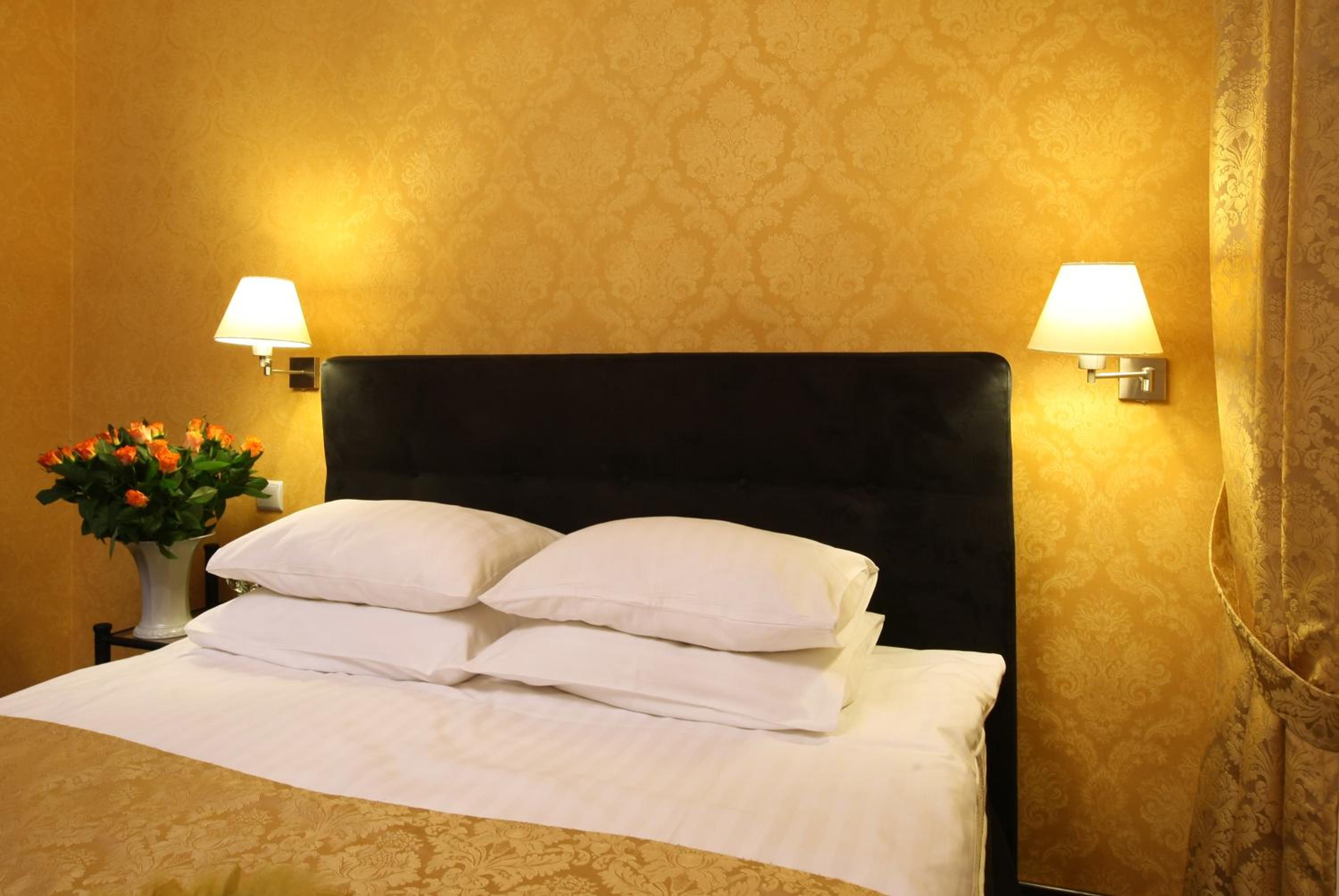 Deluxe Double Room - Photo 12
