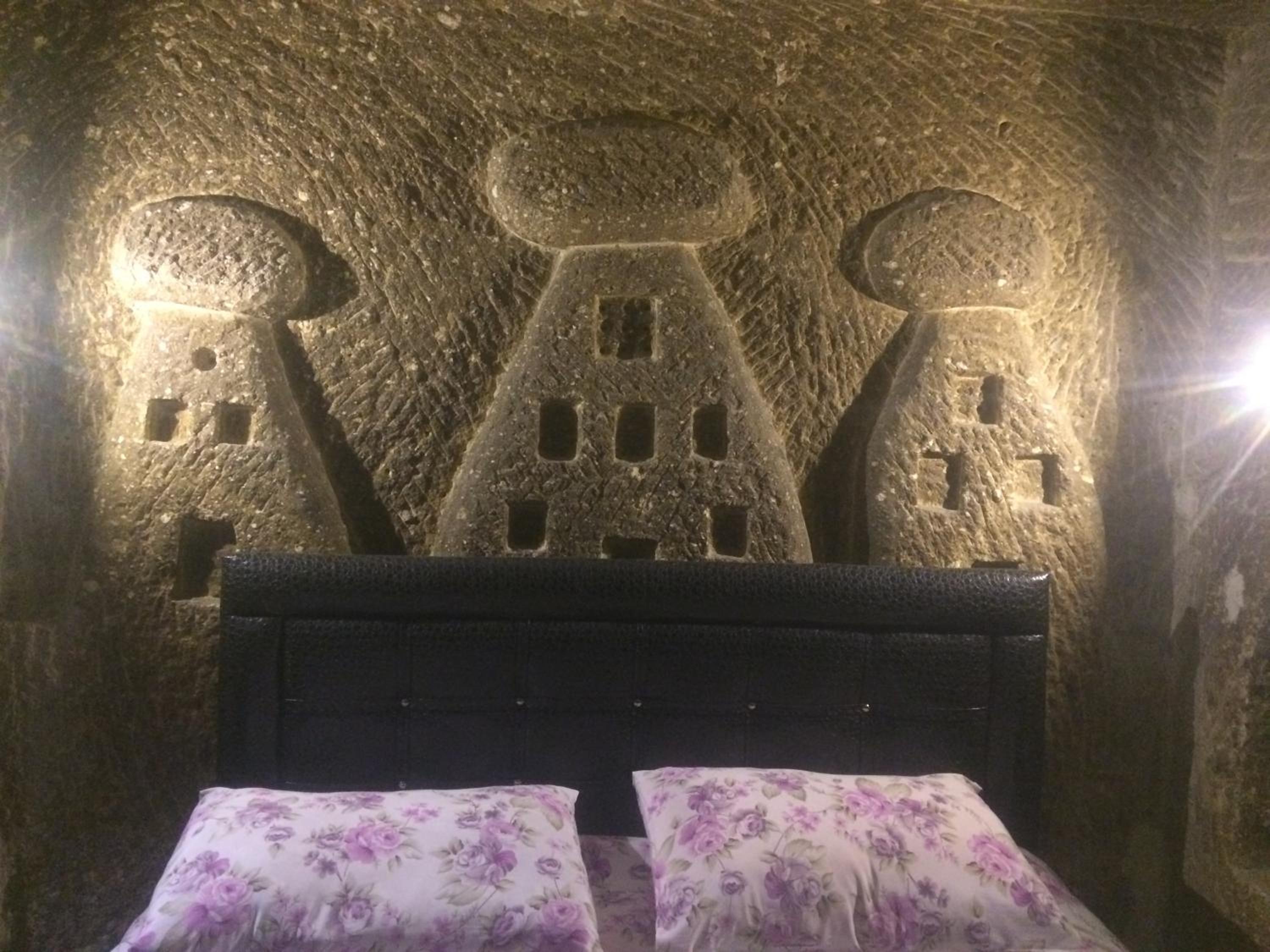 King Cave Suite Room - Photo 6