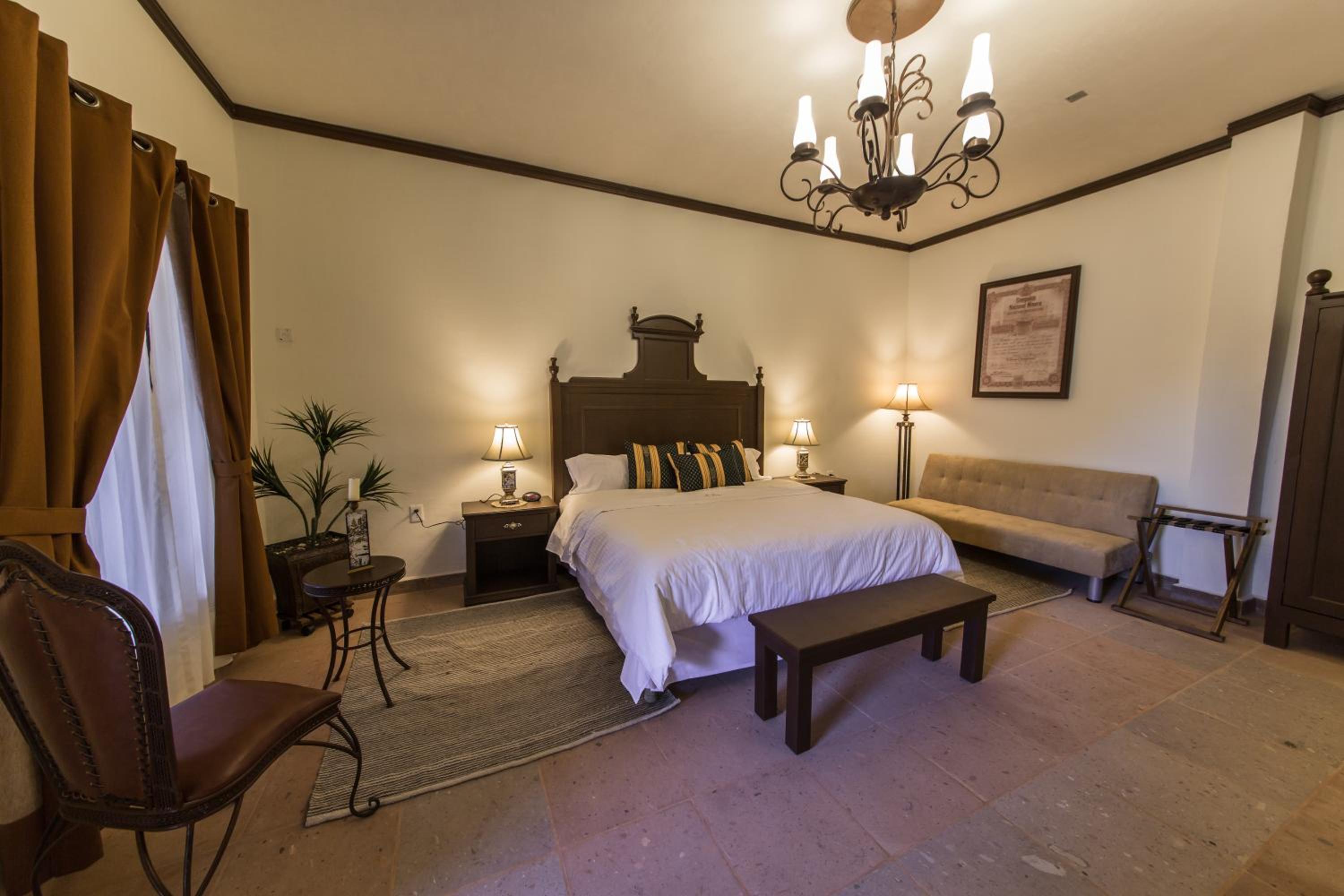 Deluxe Suite with Spa Bath