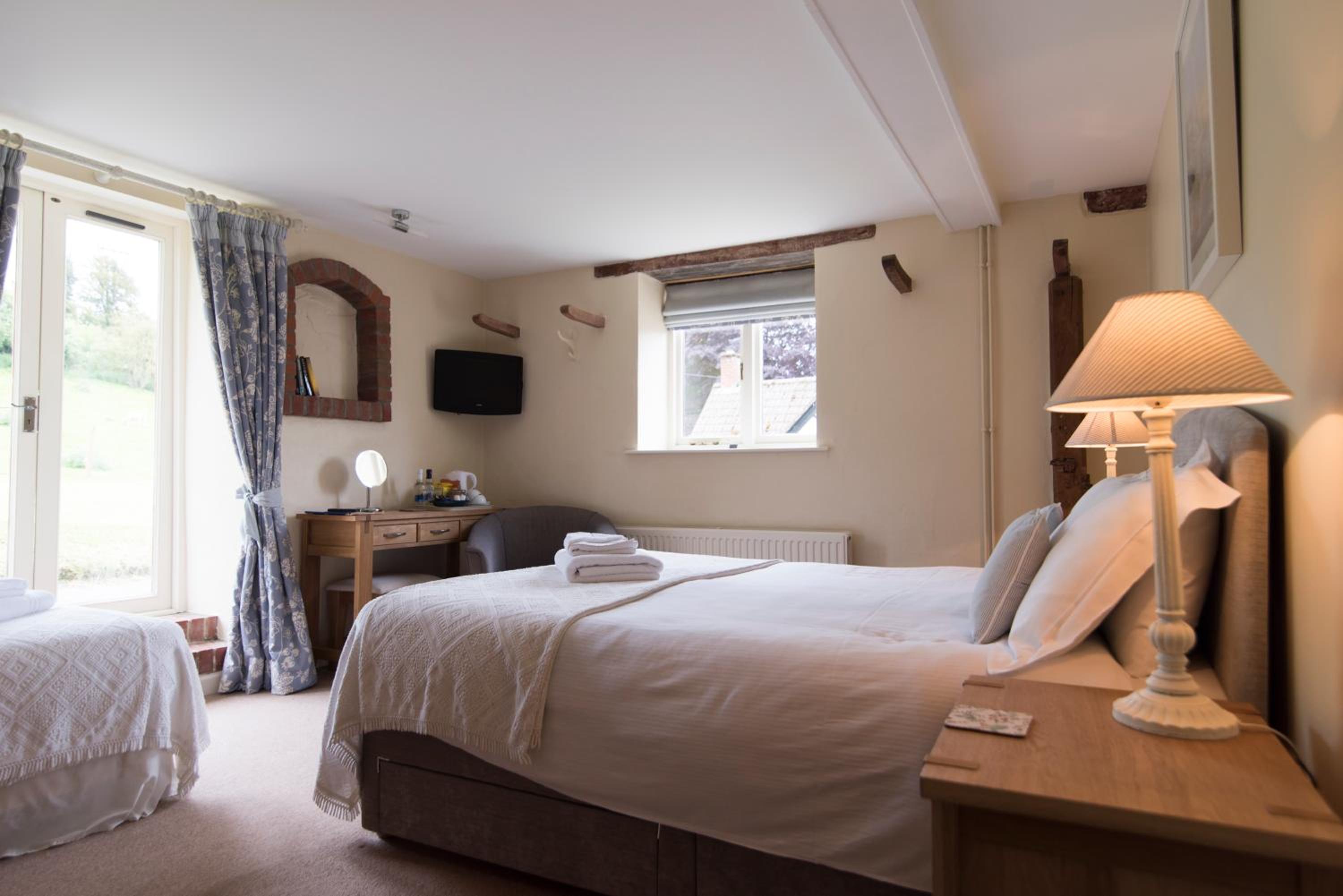 Deluxe Double Or Twin Room