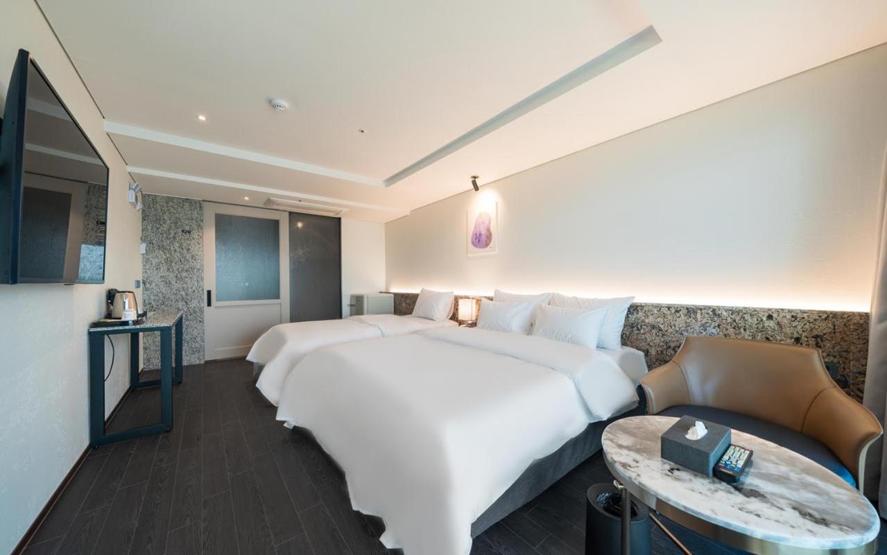 Ocean View - Queen Bed + Single Bed Terrace  - Photo 4