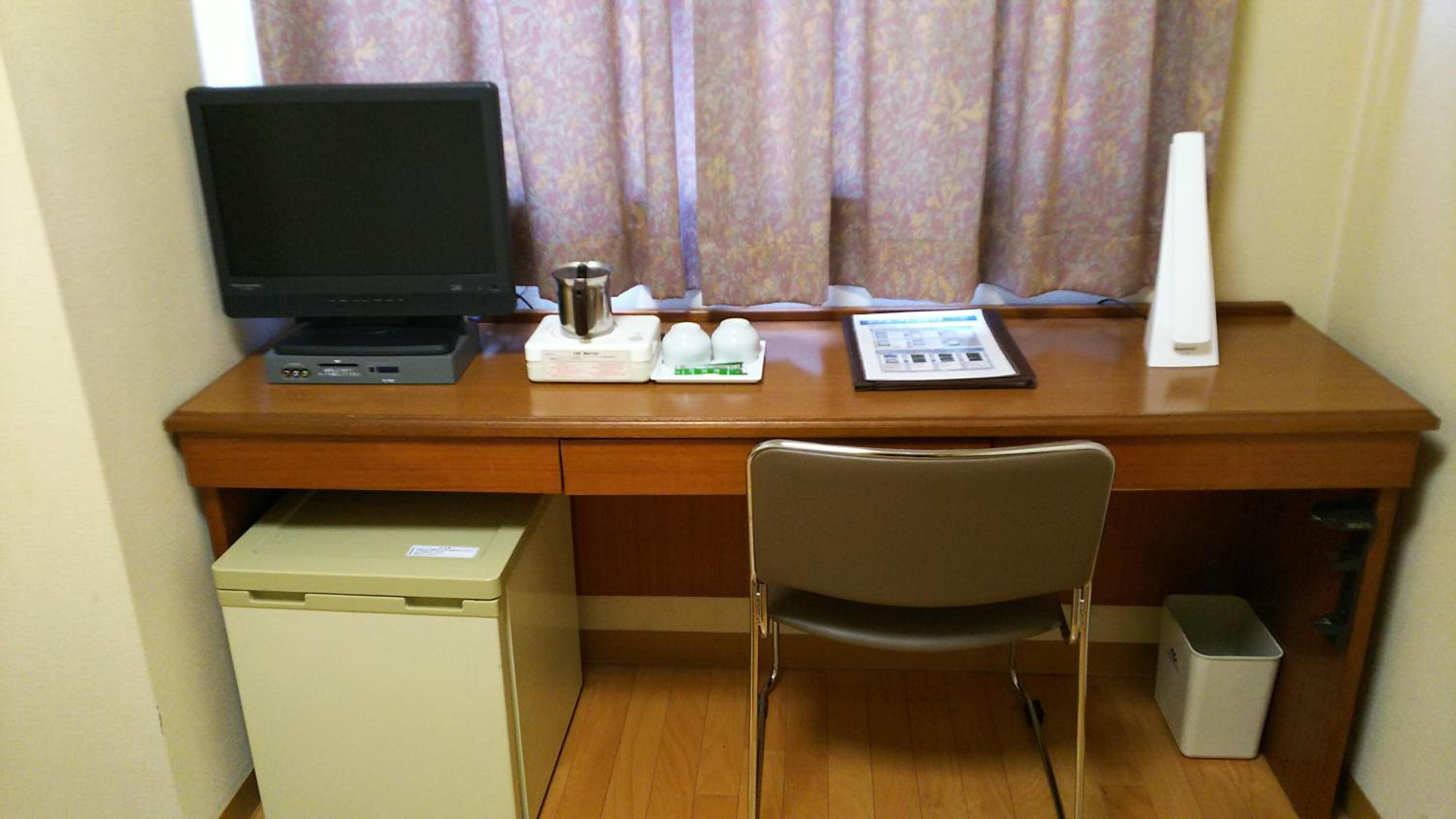 Double Room with Small Double Bed - Smoking photo 2