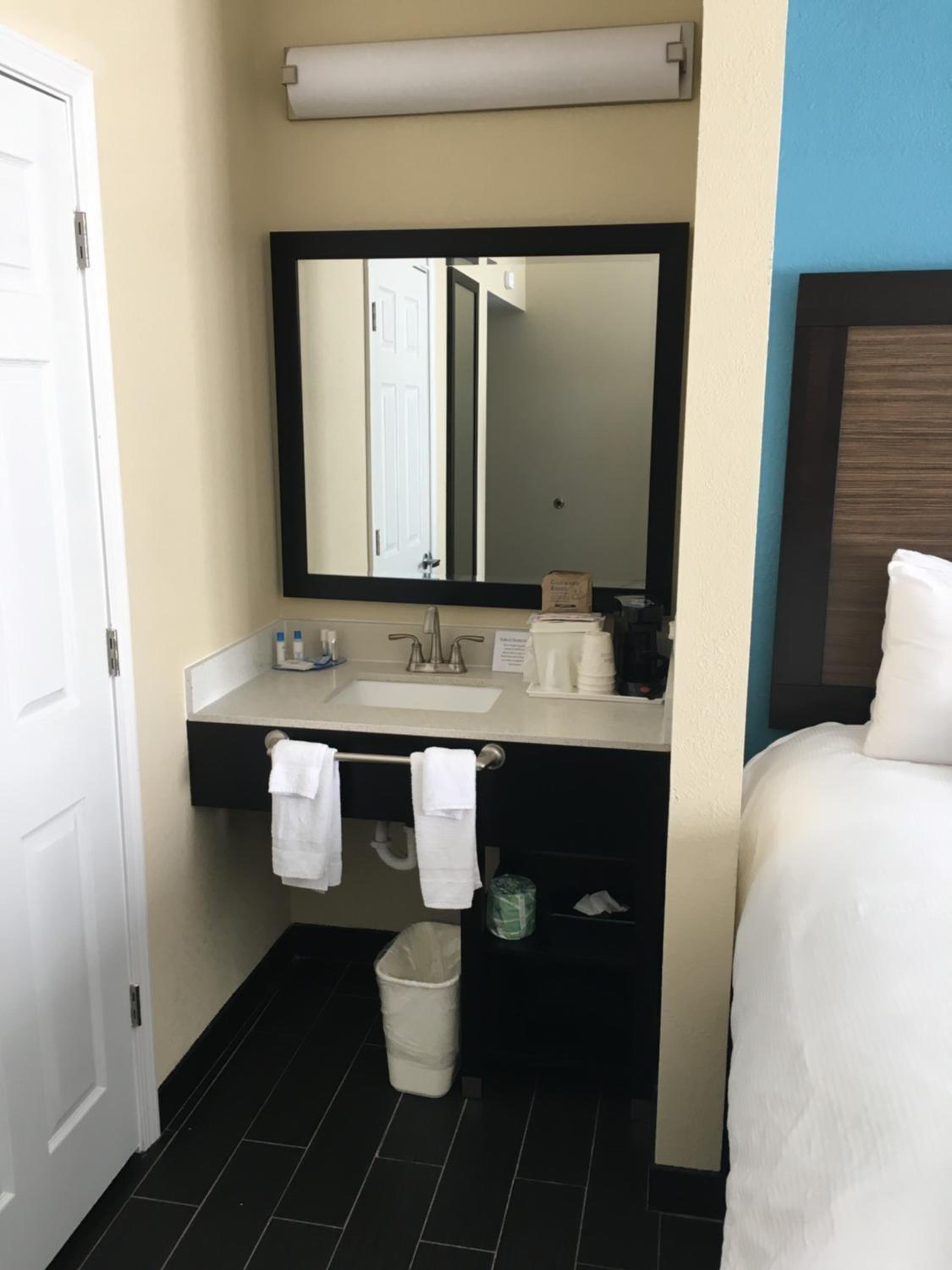 Double Room with Two Double Beds - Photo 9