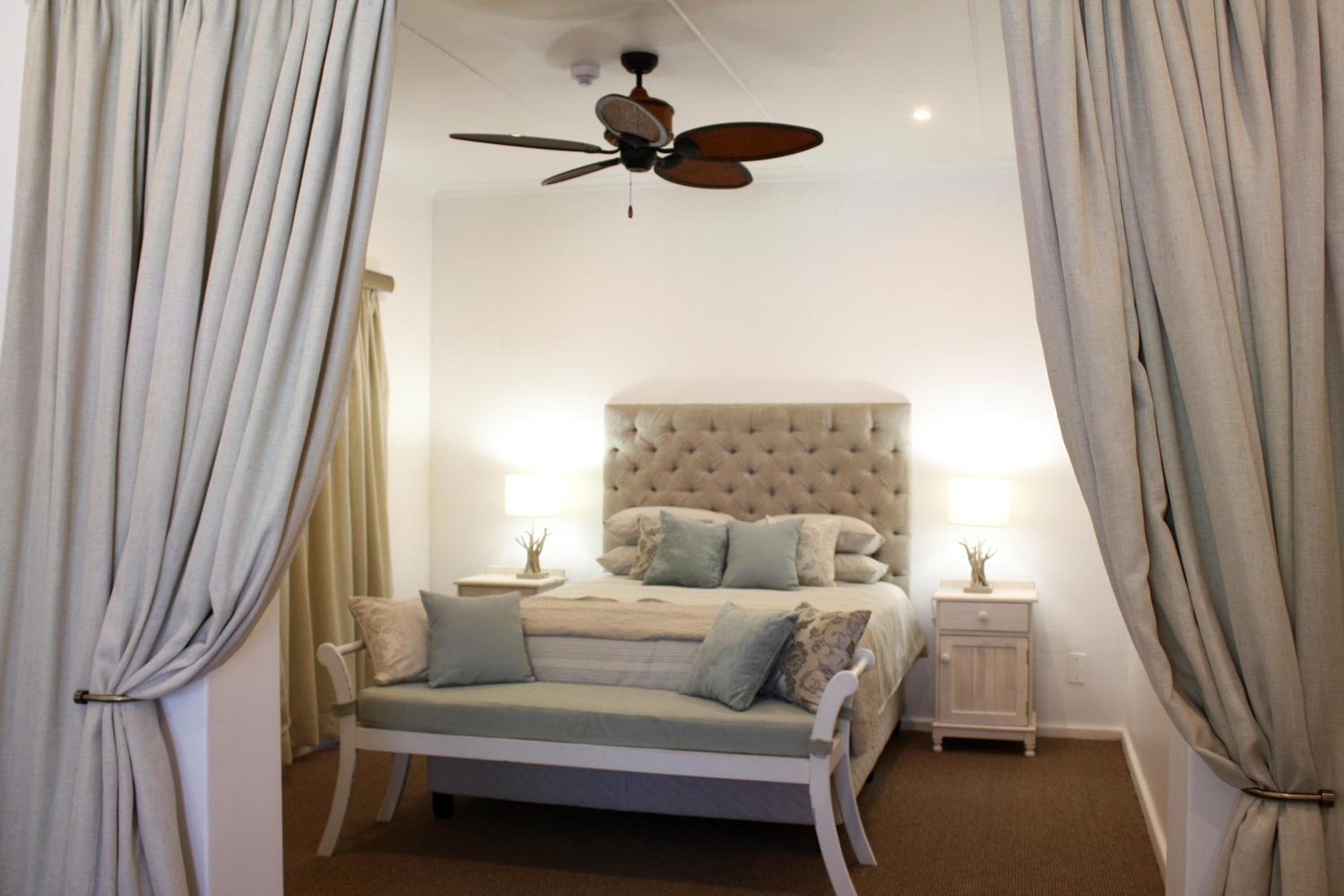 Family Room with Garden View - Photo 3