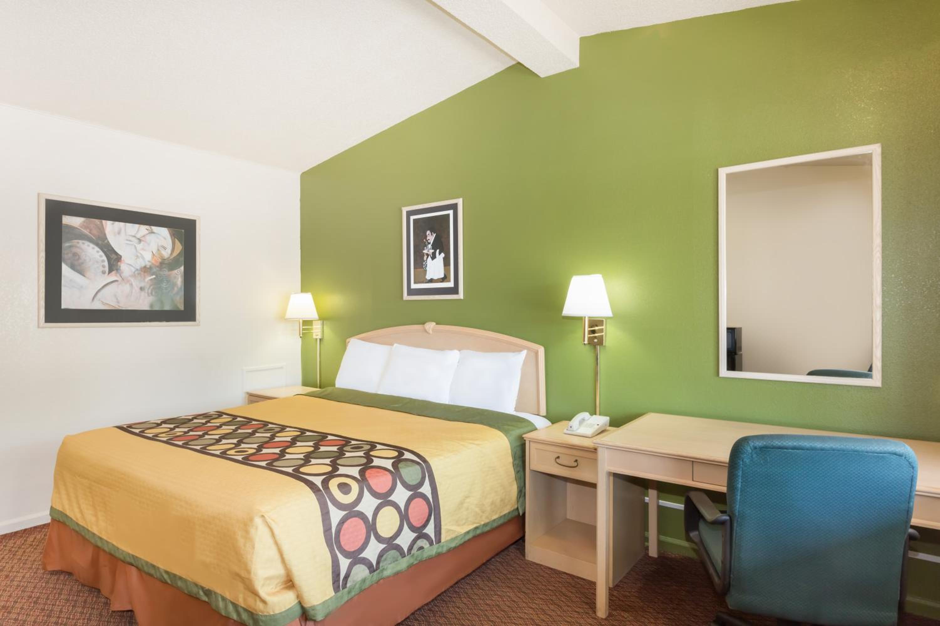 King Room- Non-Smoking - Photo 1