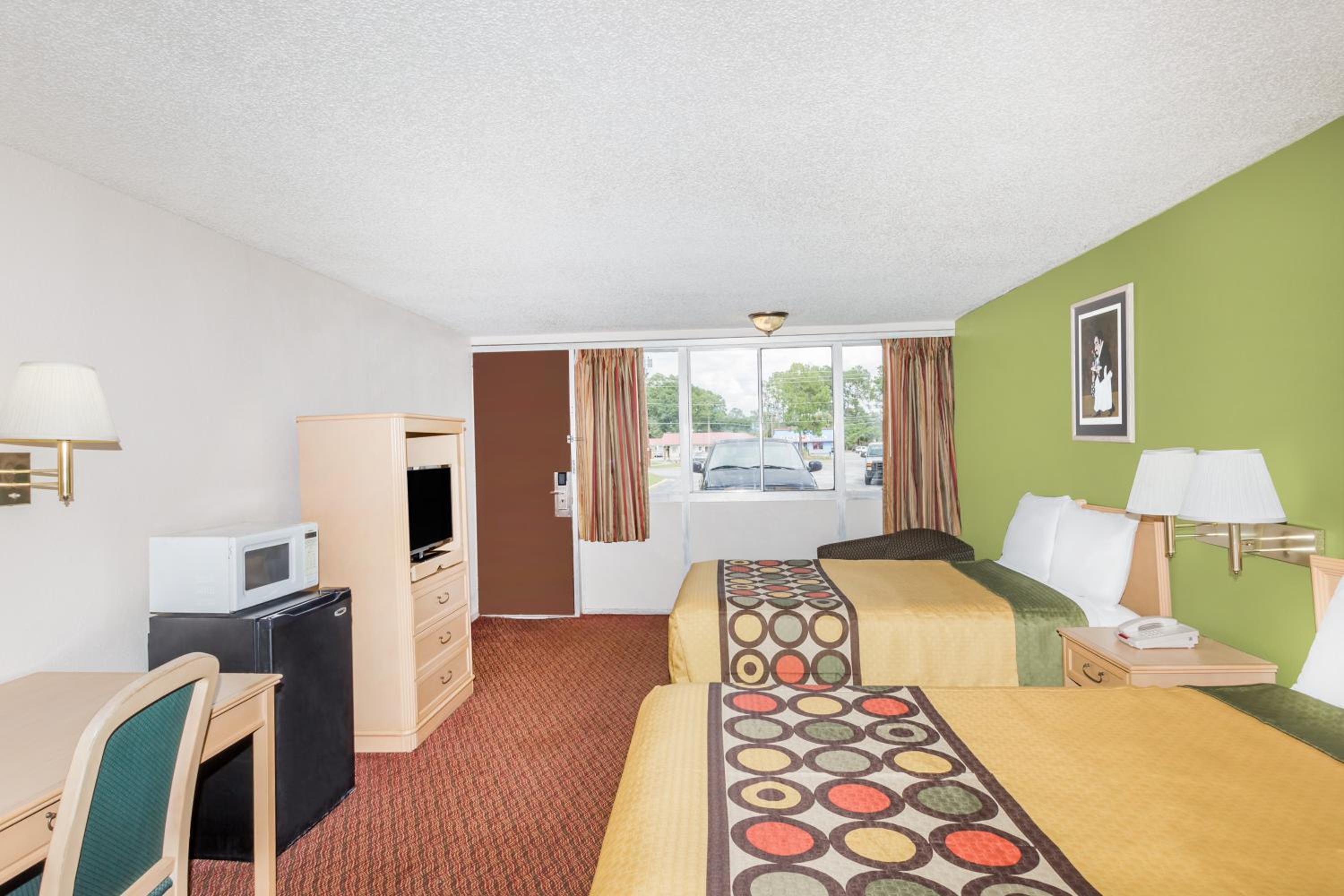 Double Room with Two Double Beds - Smoking - Photo 1
