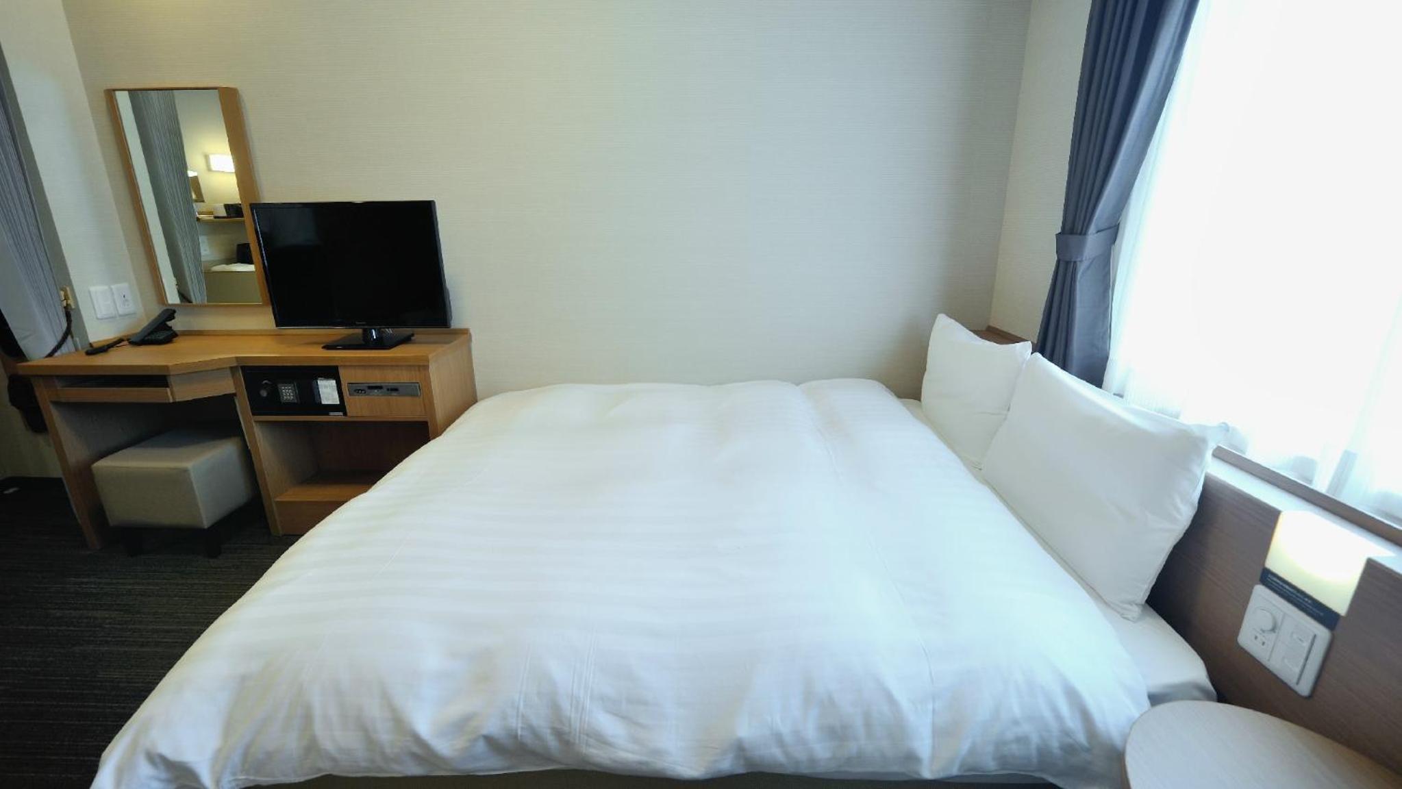 Non-Smoking Semi-Double Room, check-in from 13:00 / check-out until 11:00 (22-hour stay)