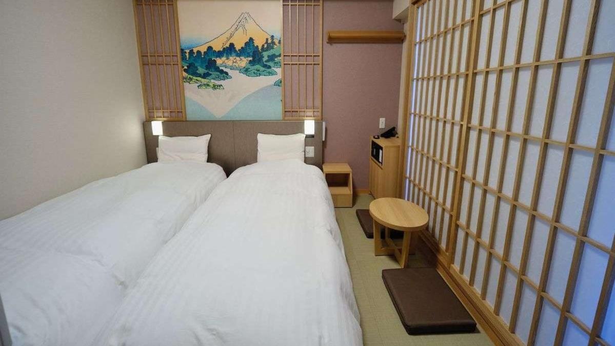 Non-Smoking Twin Room, check-in from 15:00 / check-out until 13:00 (22-hour stay)