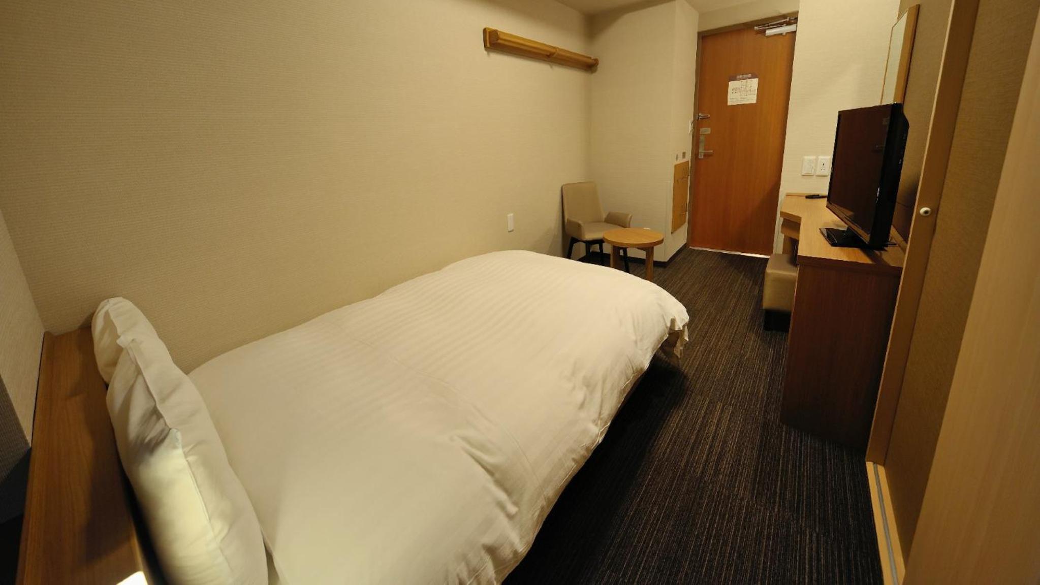 Non-Smoking Semi-Double Room, check-in from 15:00 / check-out until 13:00 (22-hour stay) photo 1