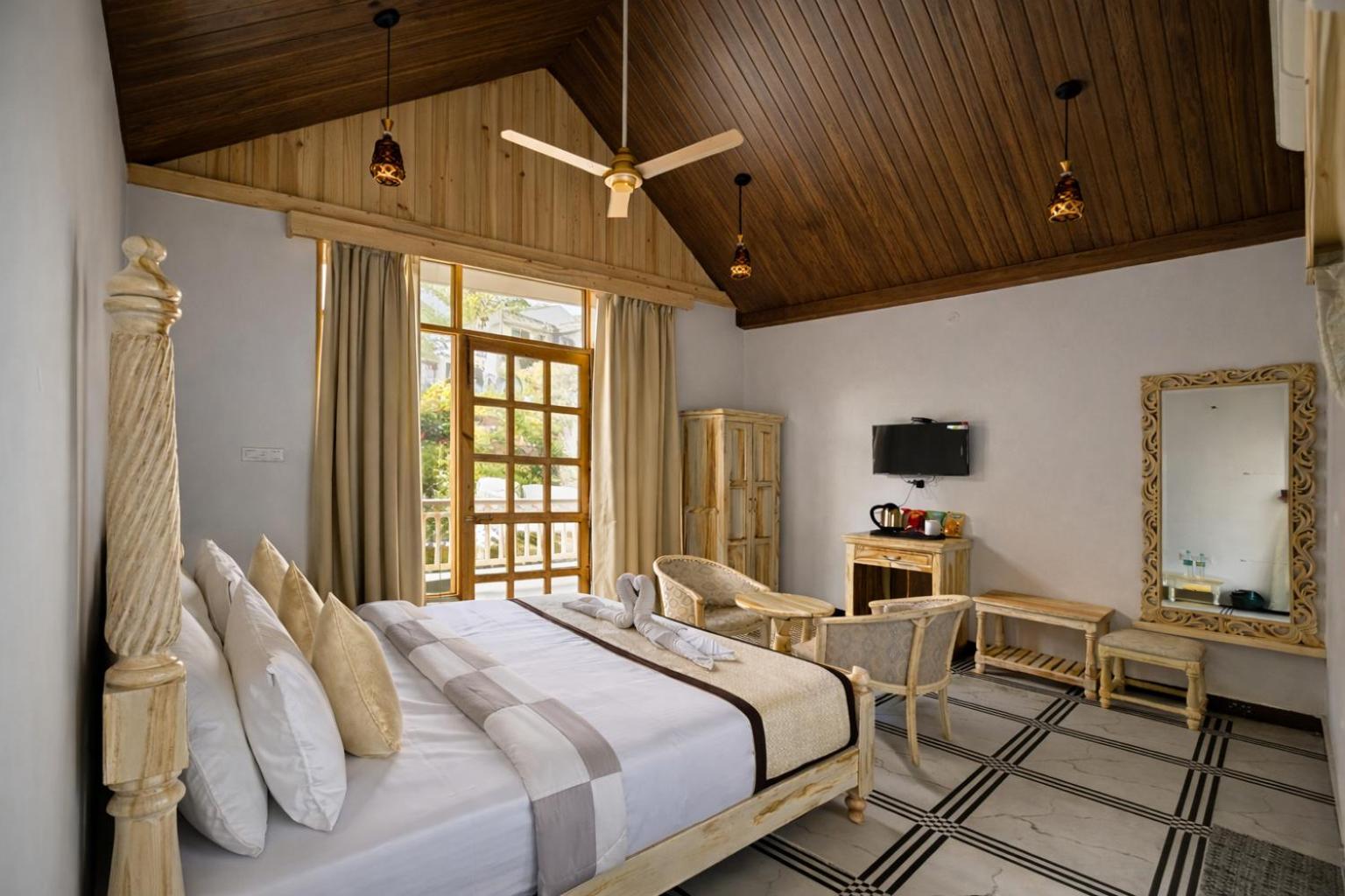 Suite with Mountain View - Photo 10