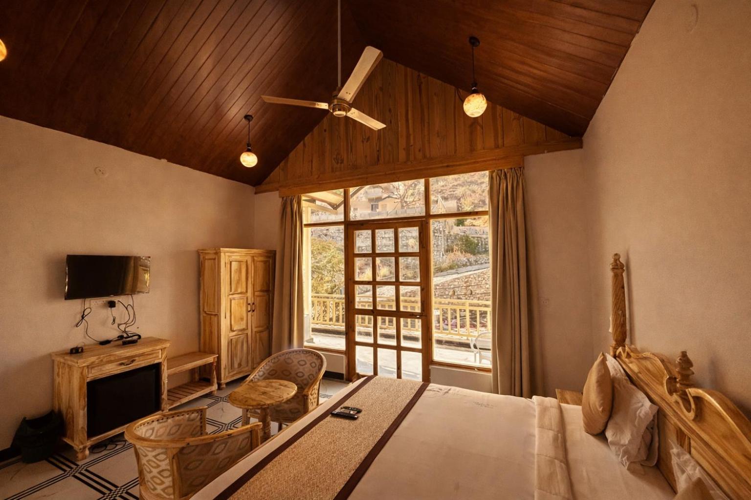 Suite with Mountain View - Photo 15