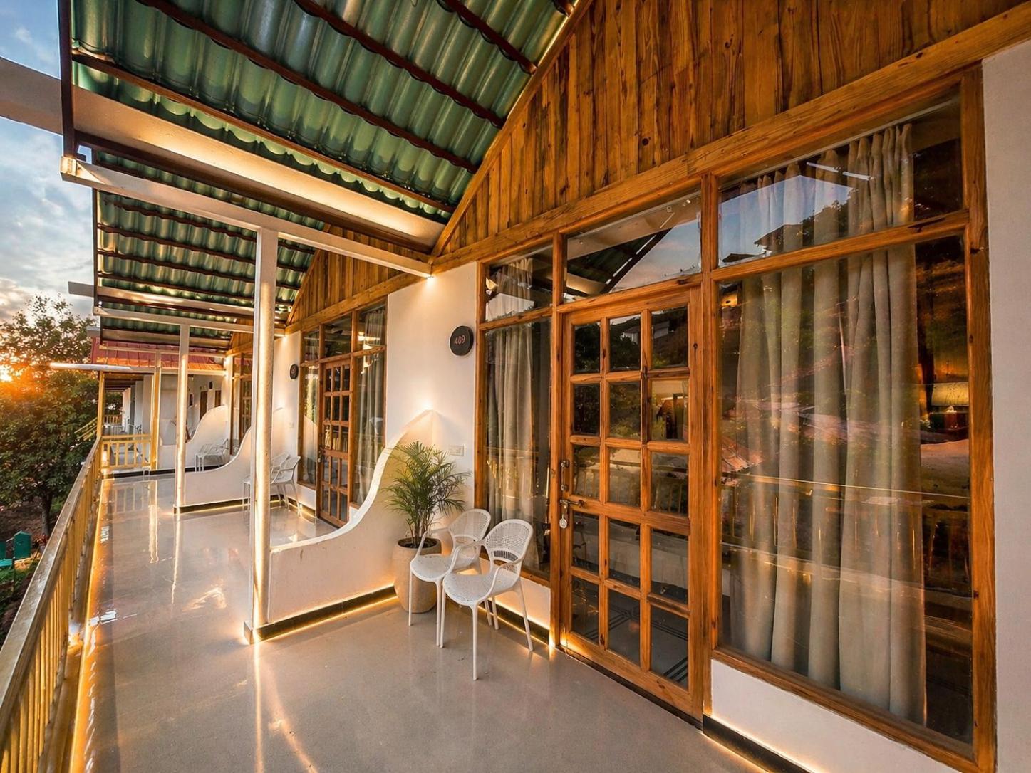 Suite with Mountain View - Photo 14