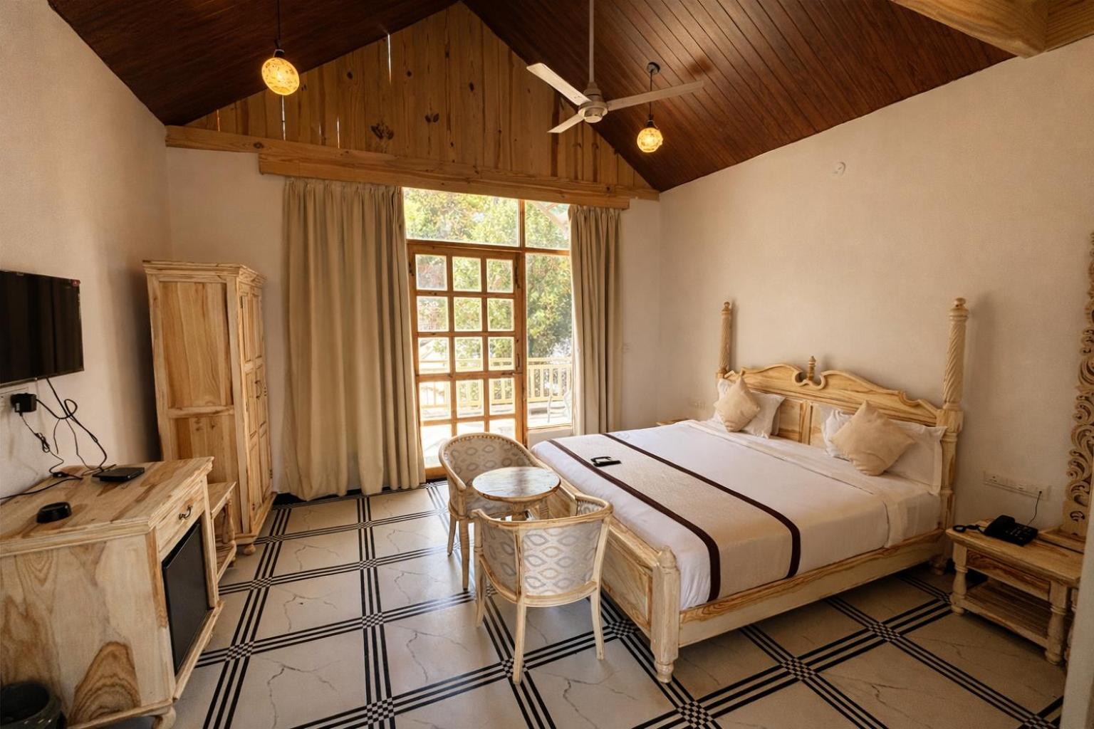 Suite with Mountain View - Photo 11