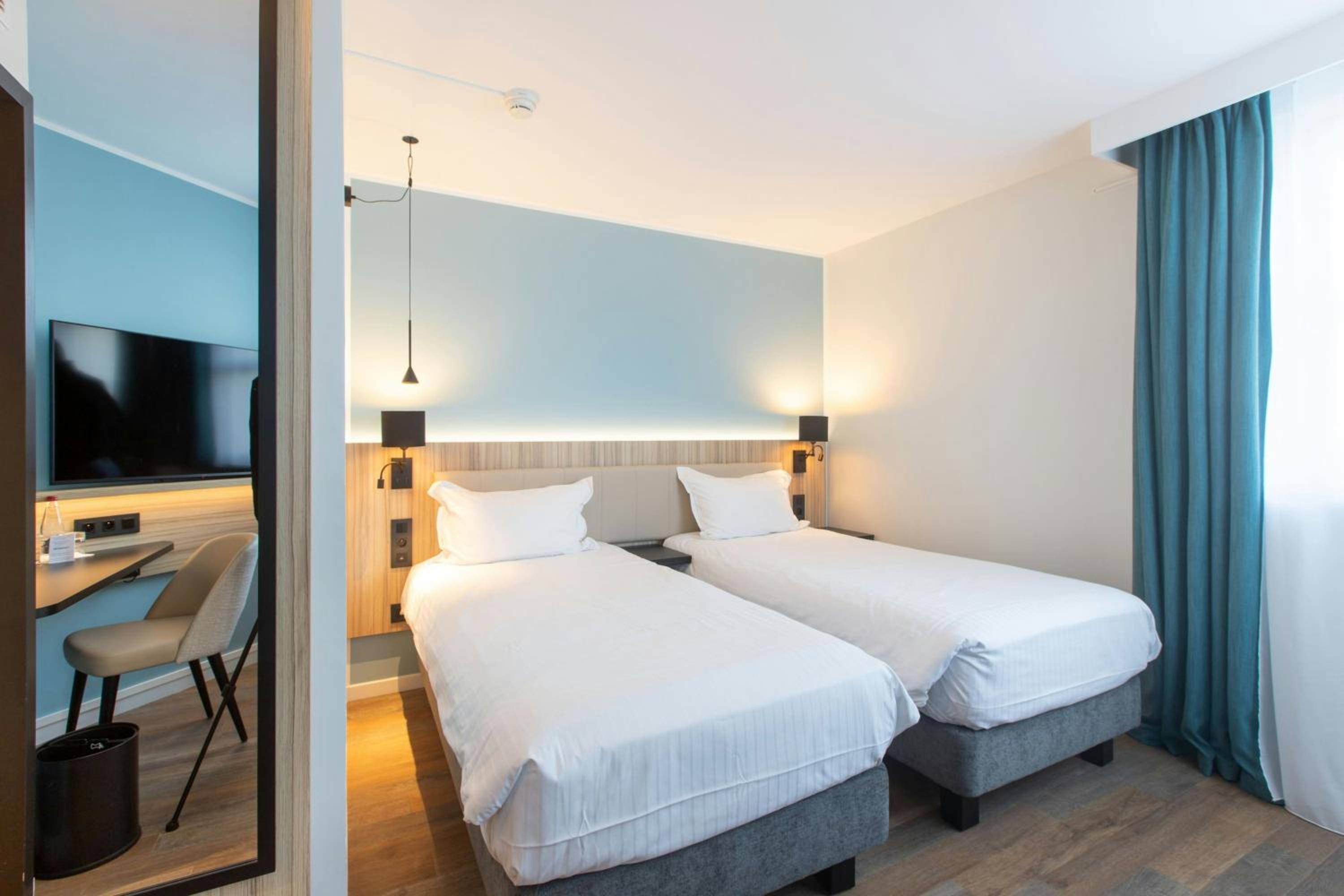 Standard Twin Room - Photo 3