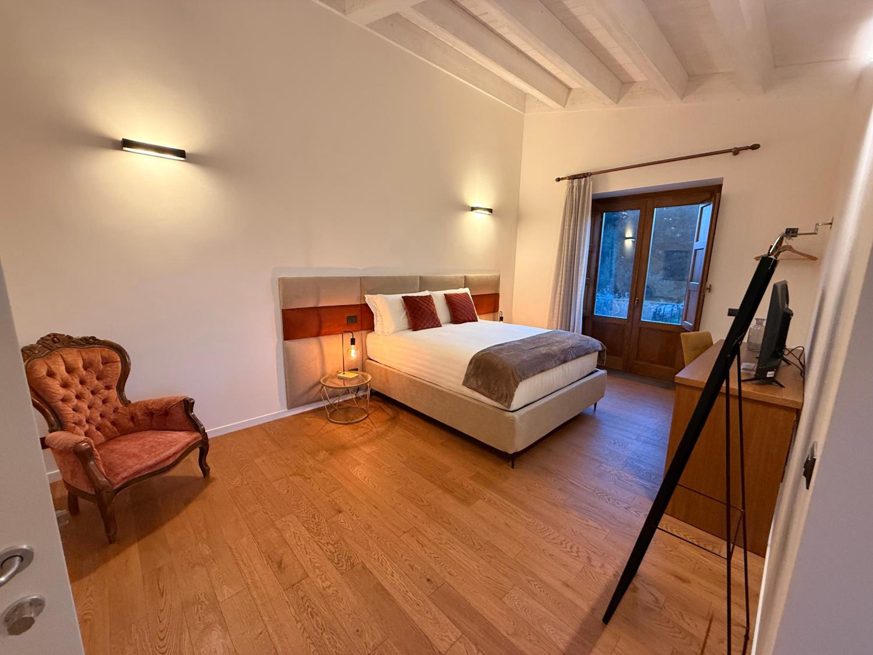 King Suite with Spa Bath photo 2