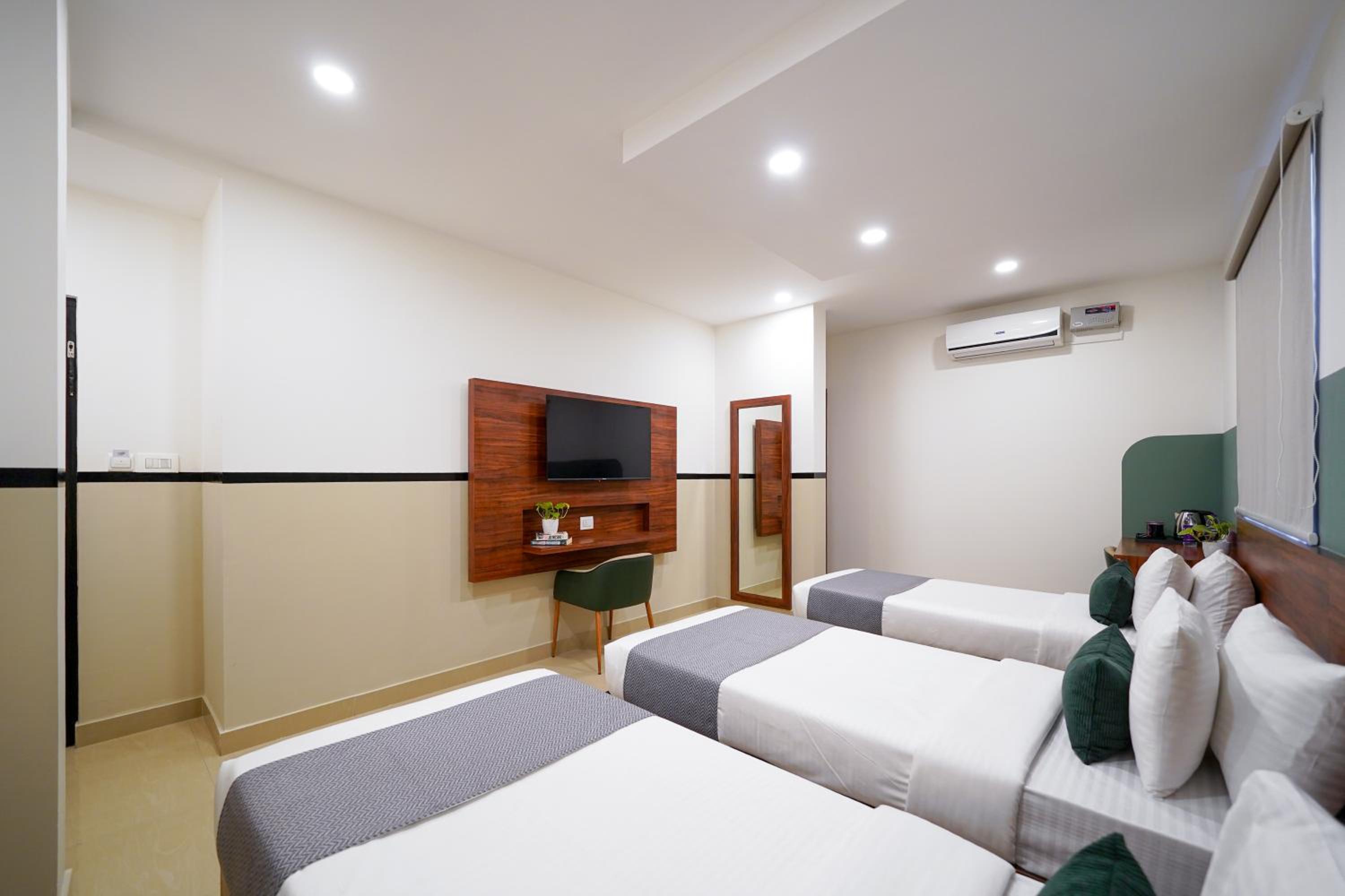 Deluxe Triple Room photo 2