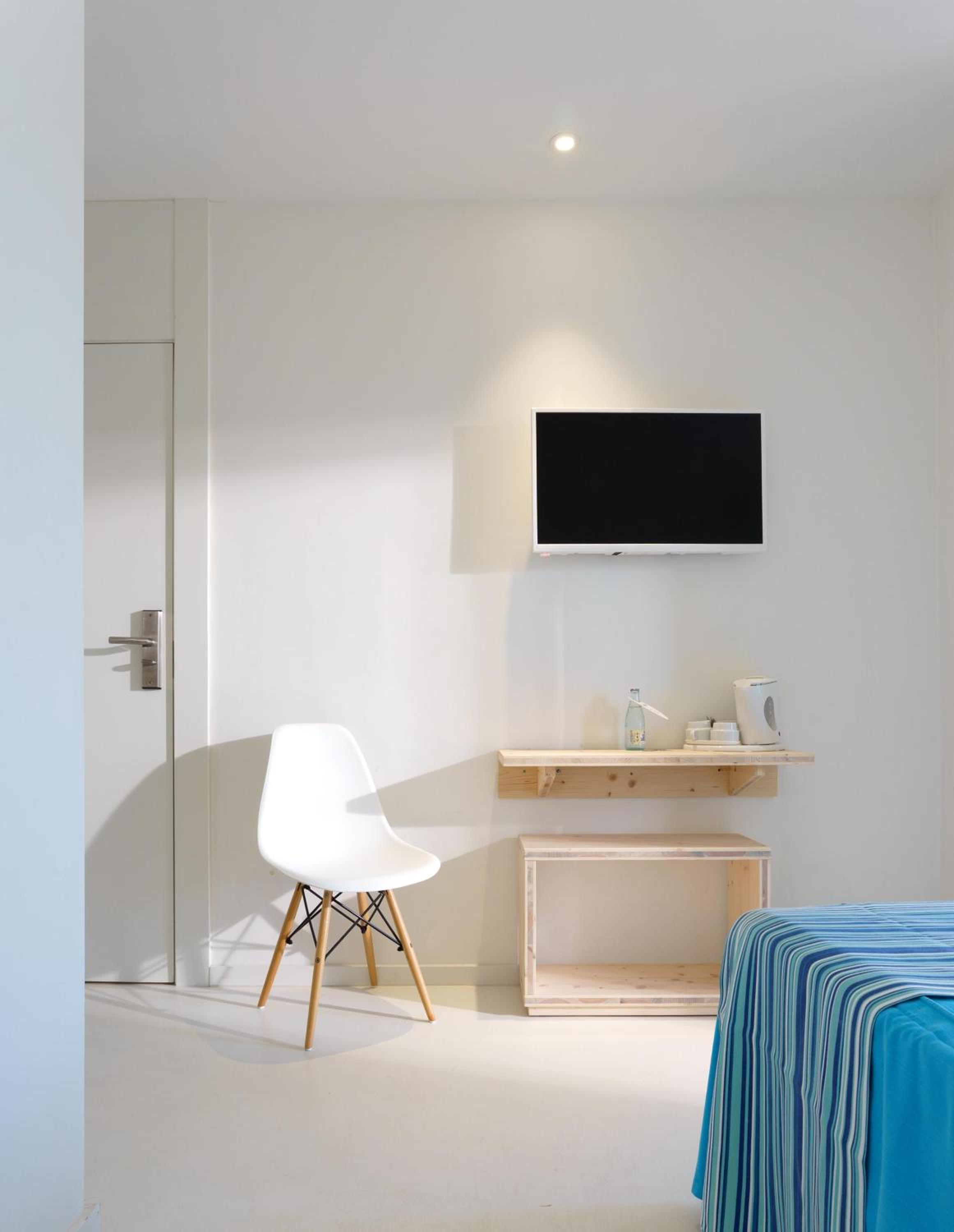 Double or Twin Room with Side Sea View photo 2