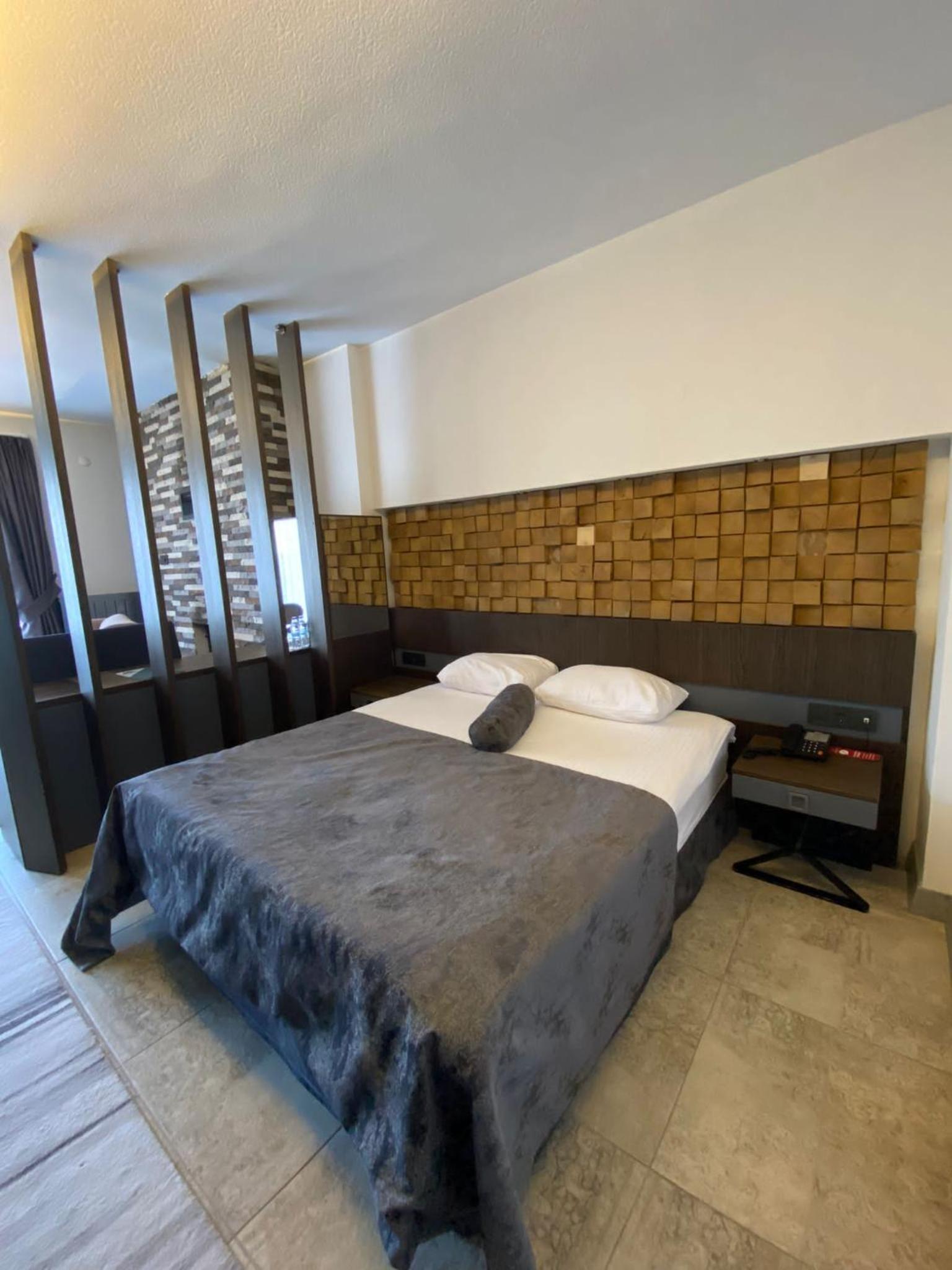 Double Room with Balcony (2 Adults + 1 Child) photo 1