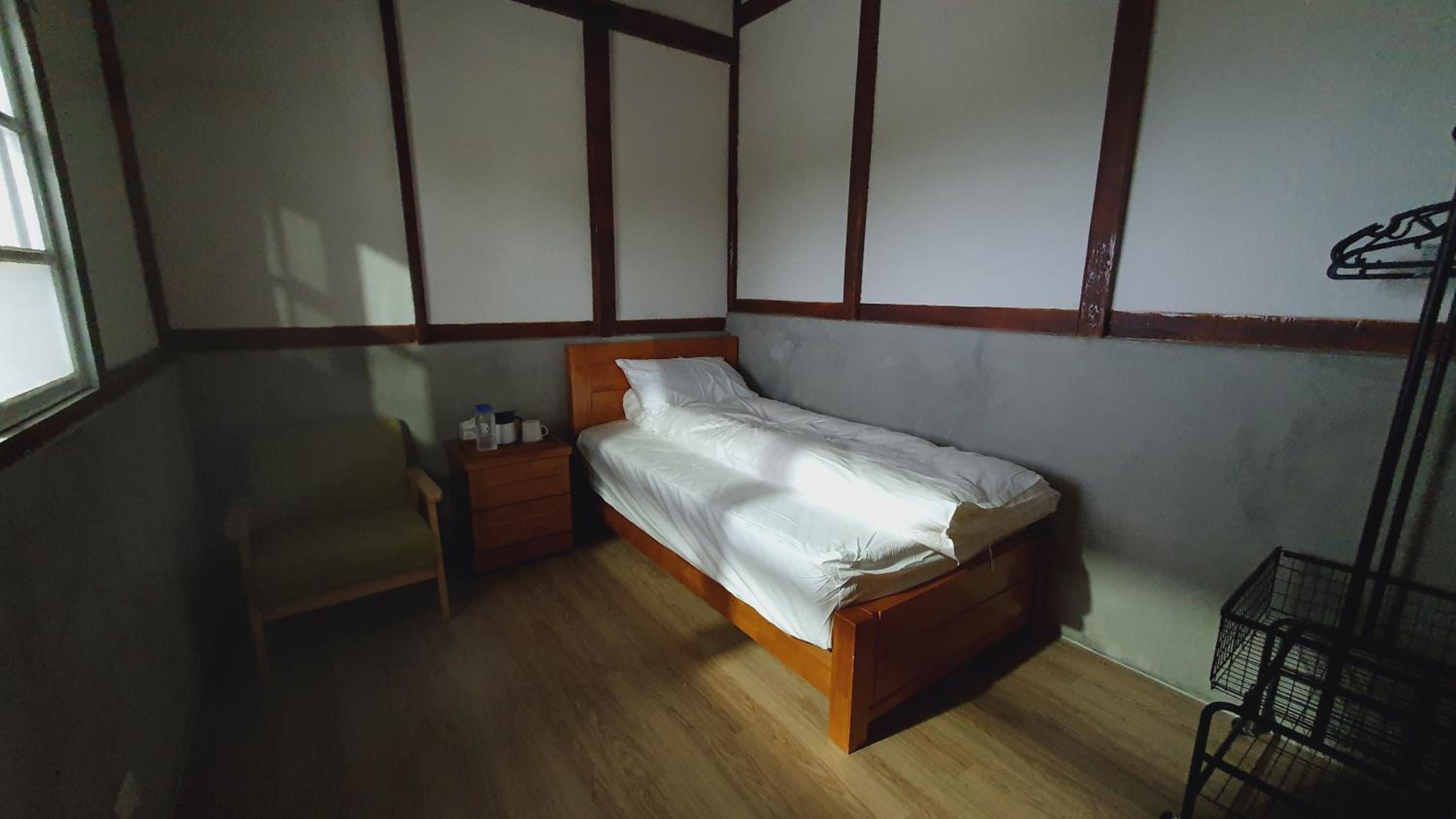 Single Room with Private Bathroom photo 2