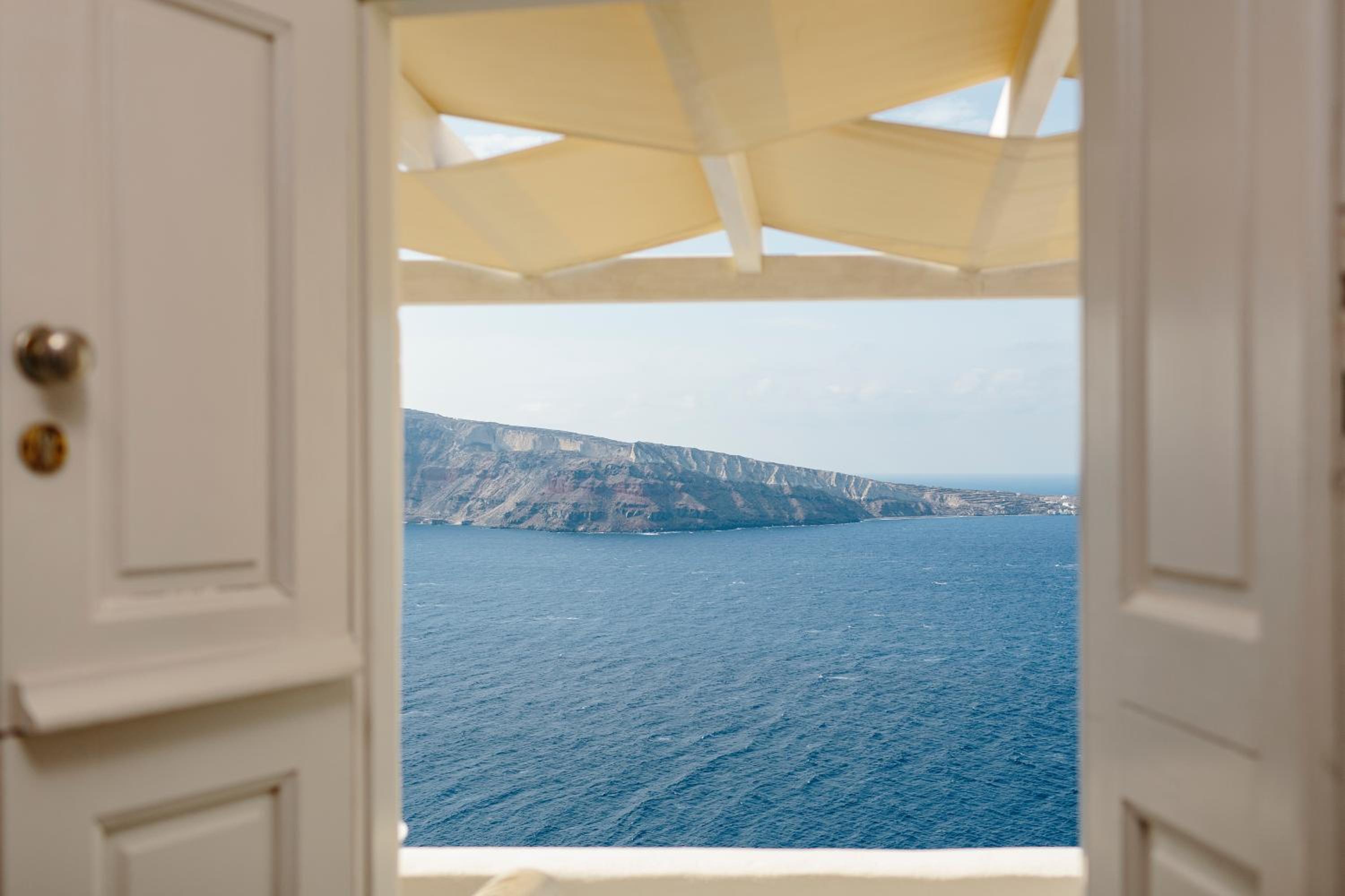 Cave Superior Studio with Caldera View photo 2
