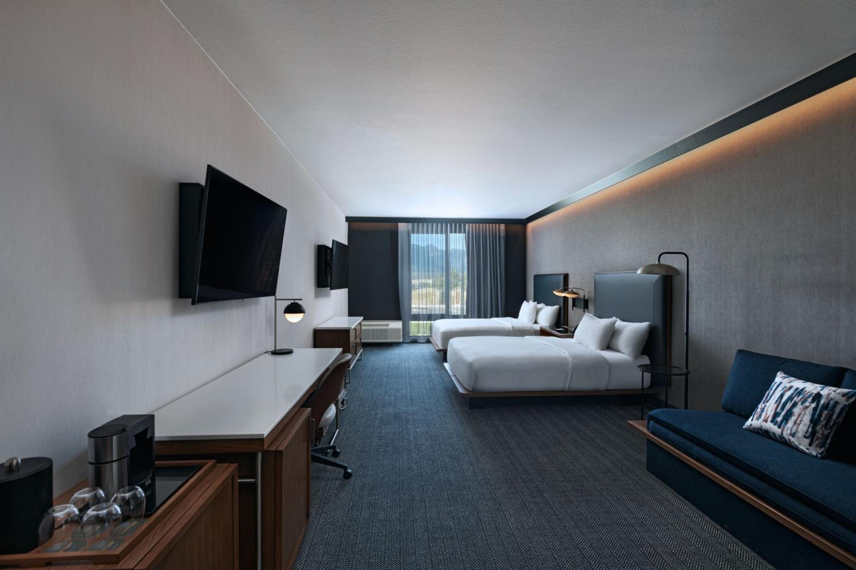 Larger Queen Room with Two Queen Beds, Mountain View, Sofa Bed and Bathtub - Mobility Access