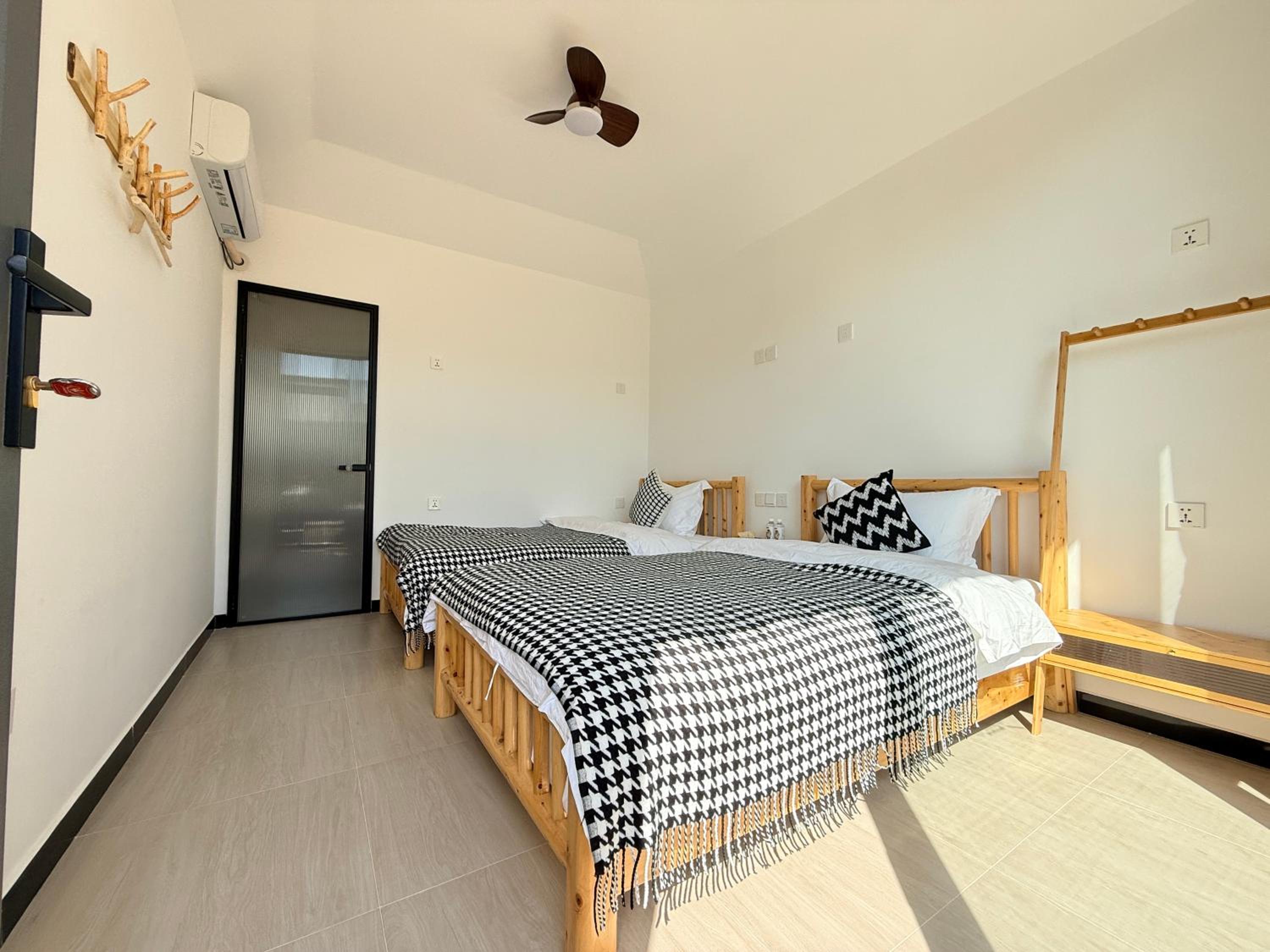 Standard Twin Room photo 3
