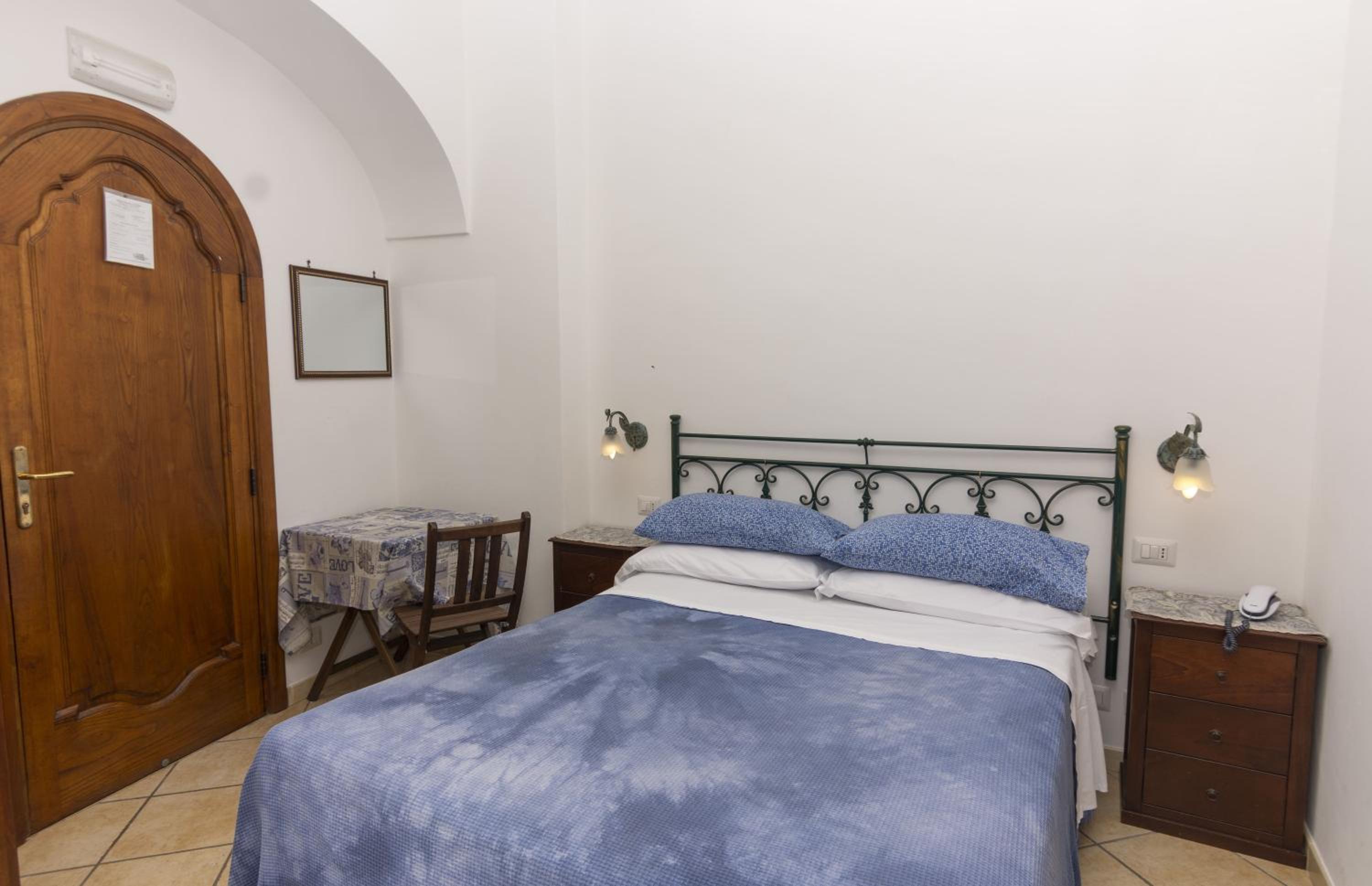 Small Double Room photo 3