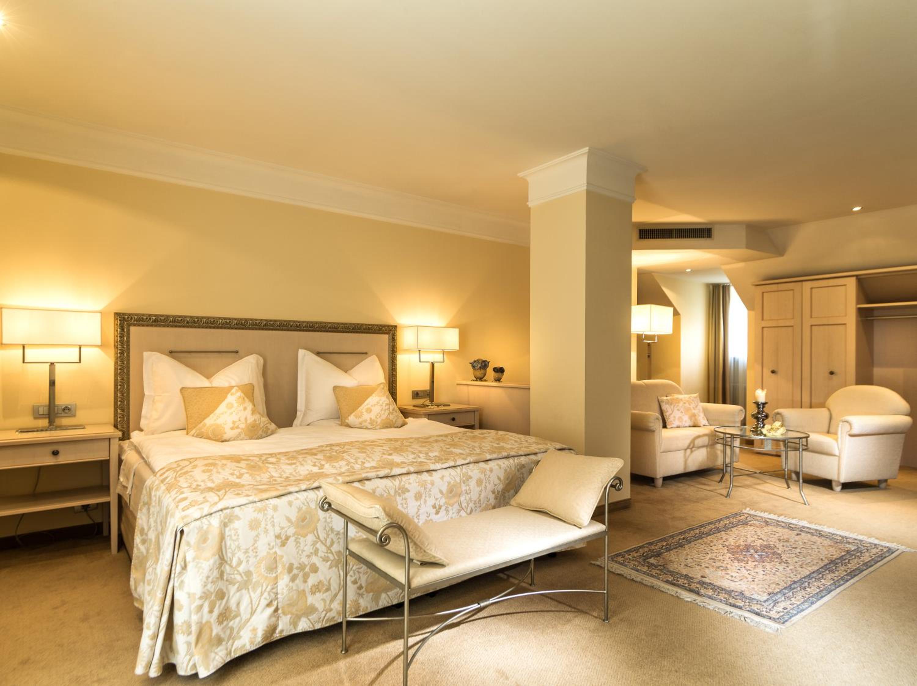 Deluxe Double Room with Balcony and Mountain View photo 2