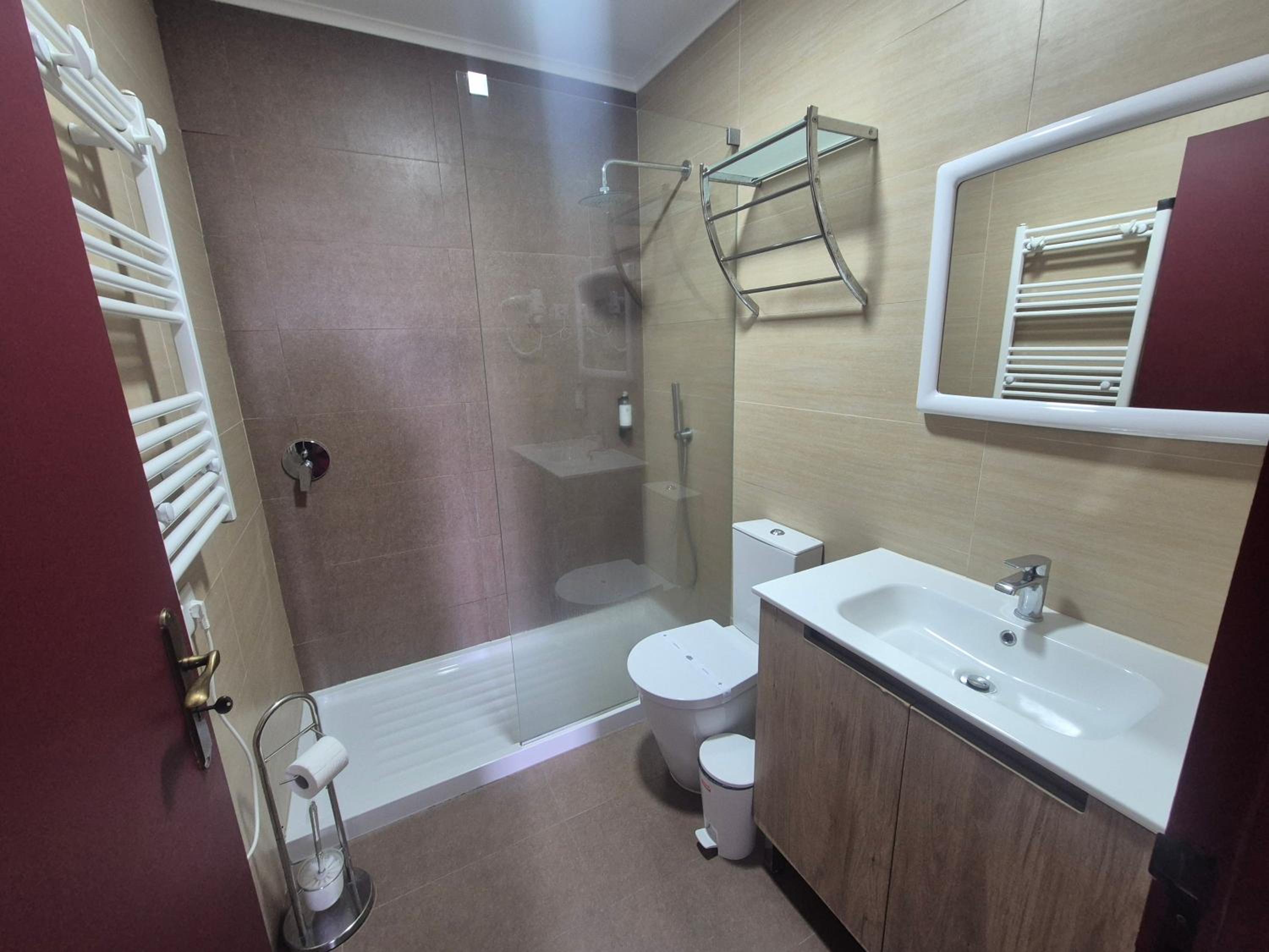 Standard Suite - Photo 8