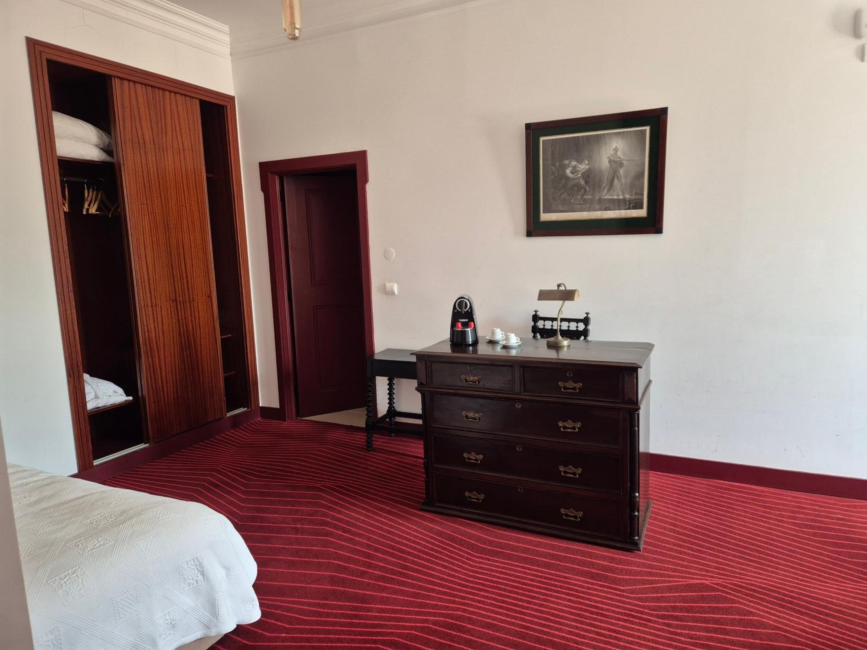 Executive Suite - Photo 2