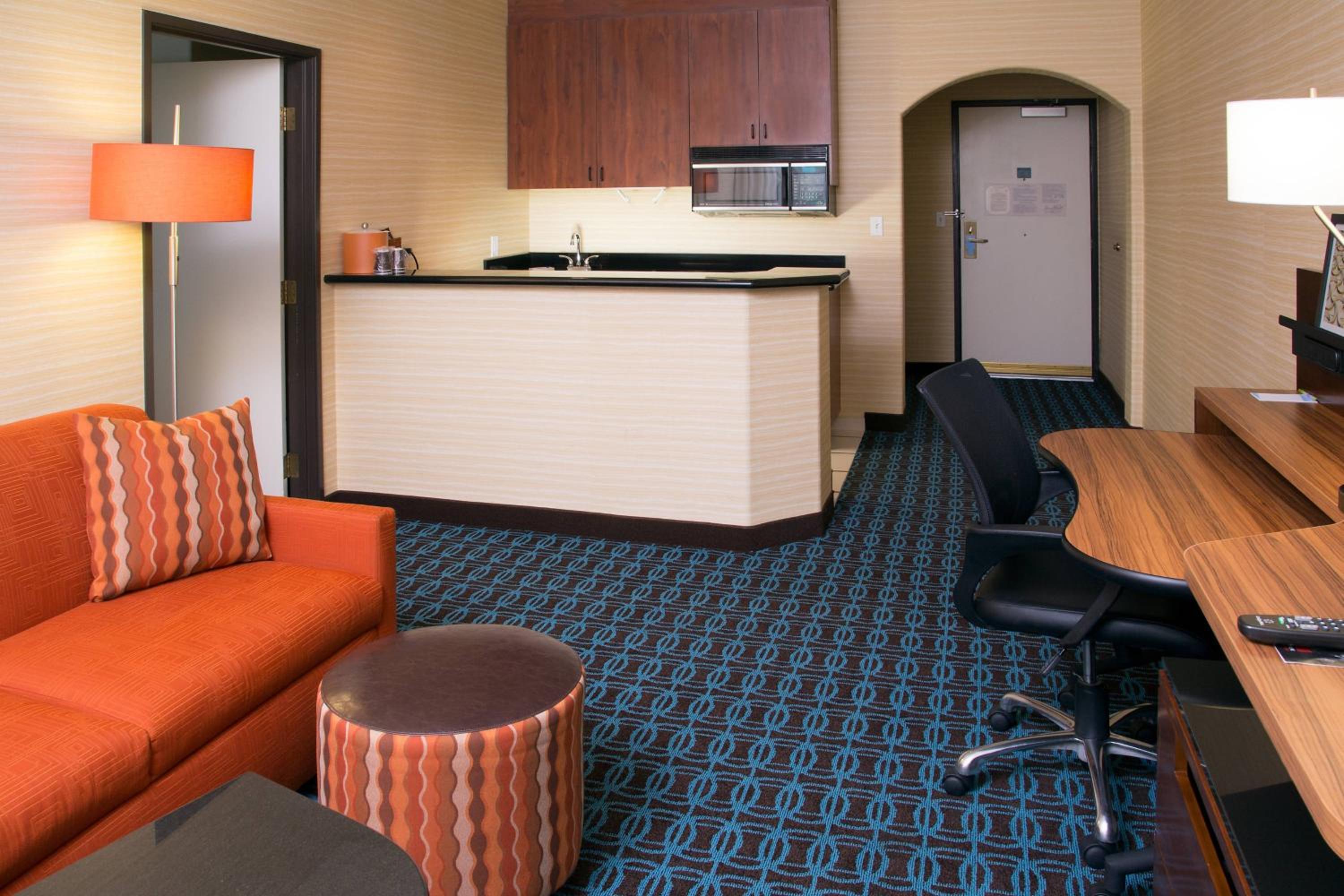 King Suite with Bathtub and Sofa Bed - Mobility Access/Hearing Accessible photo 3