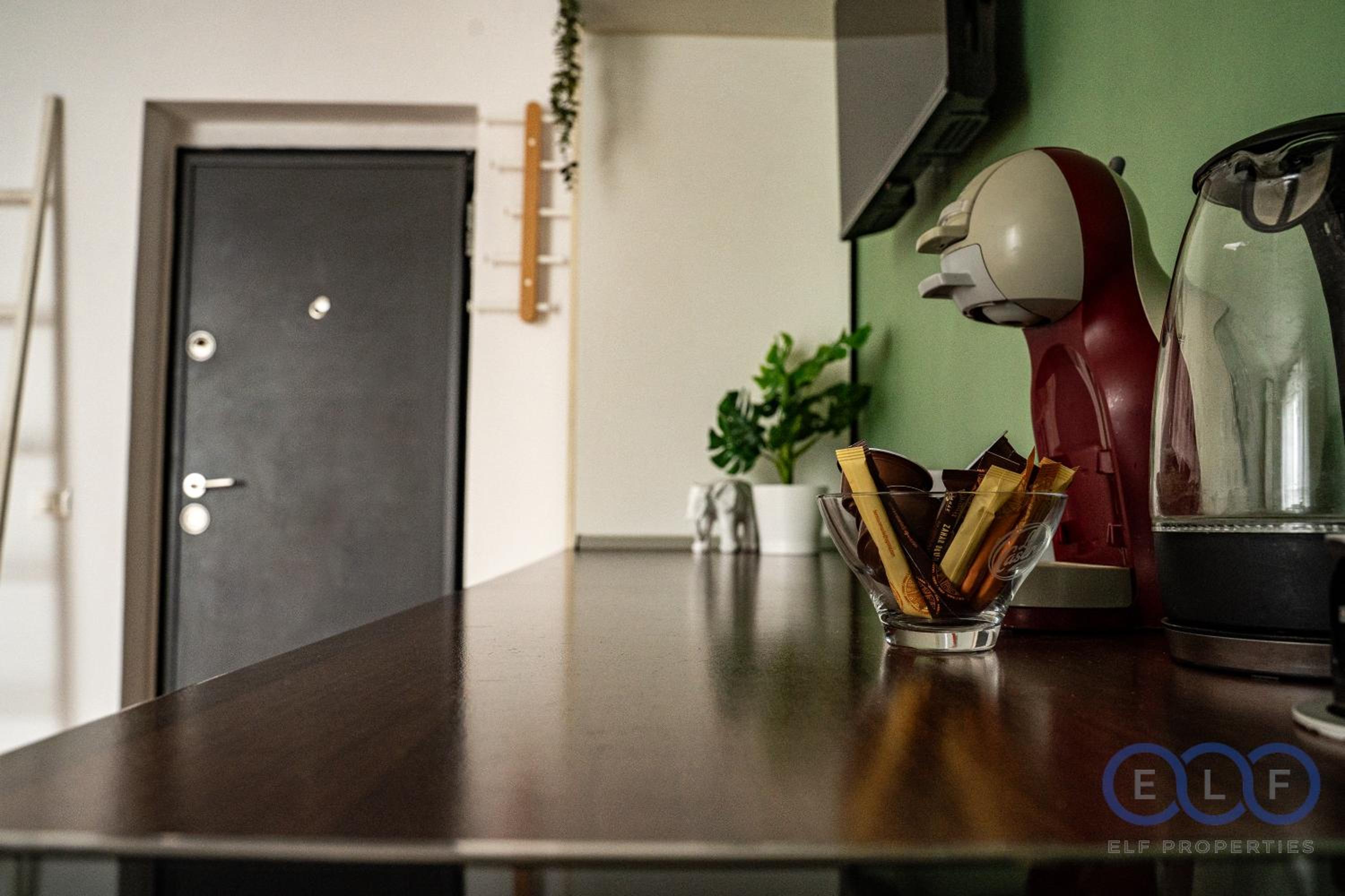Deluxe One-Bedroom Apartment with Garden View photo 3