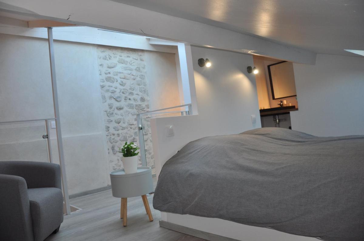 Three-Bedroom House - Photo 7