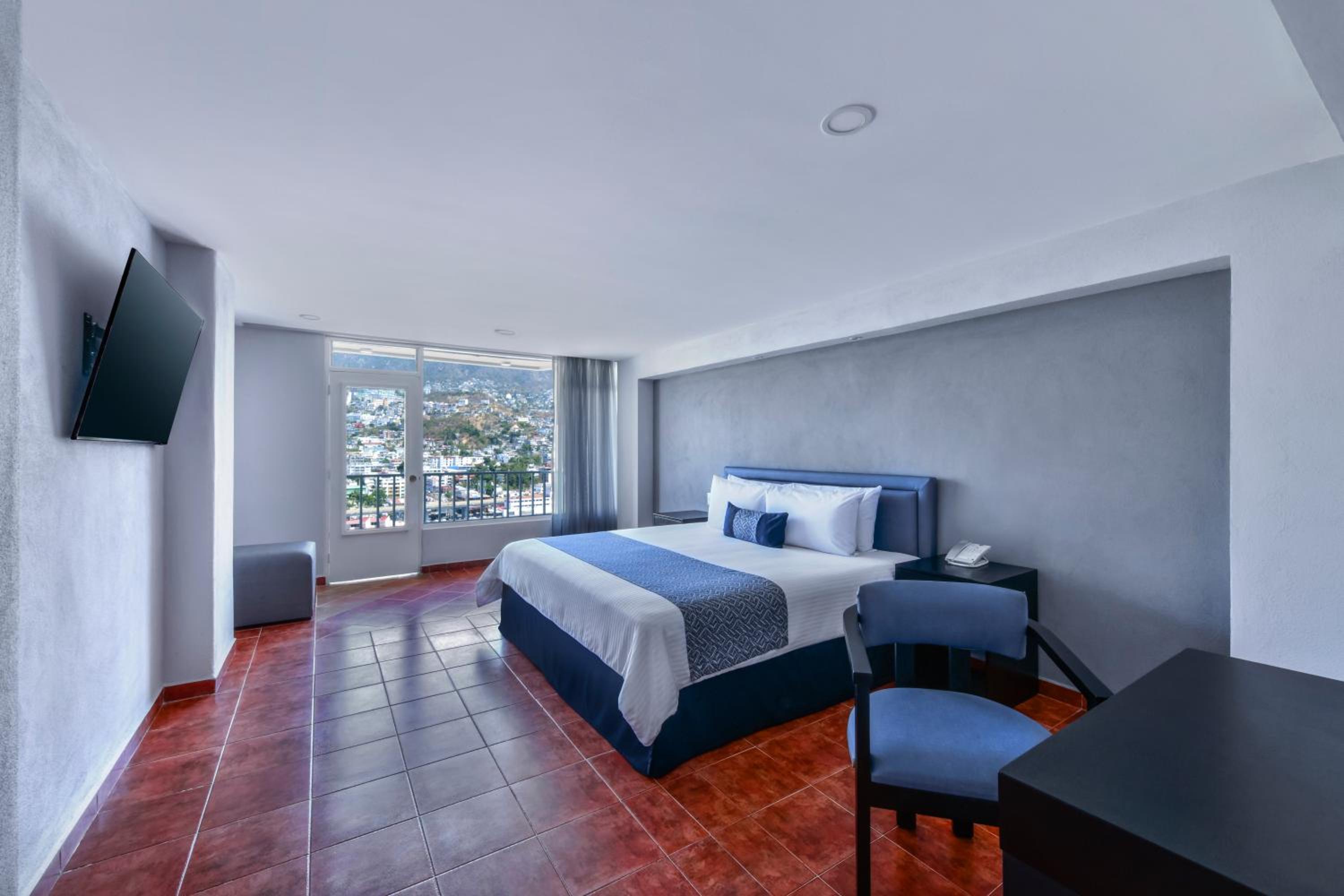 Suite with Mountain View - Photo 3