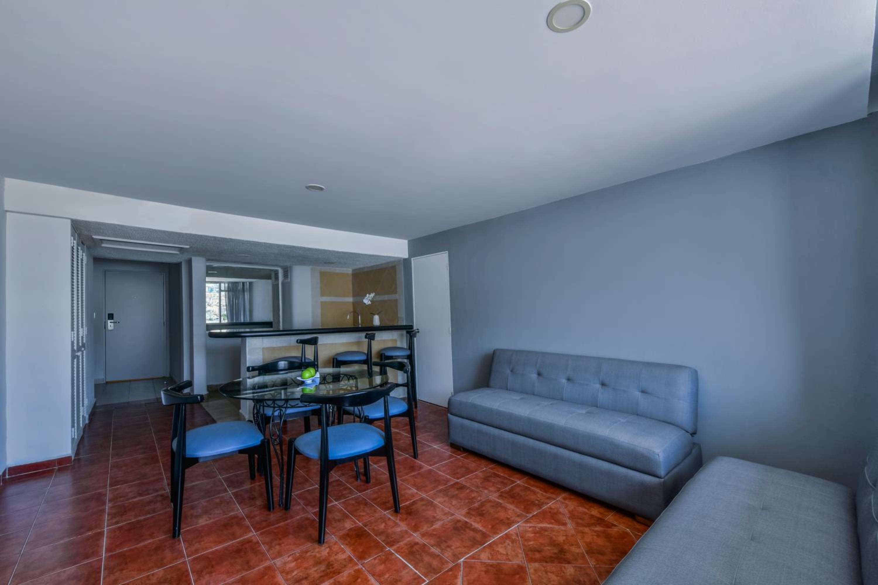 Suite with Mountain View - Photo 4