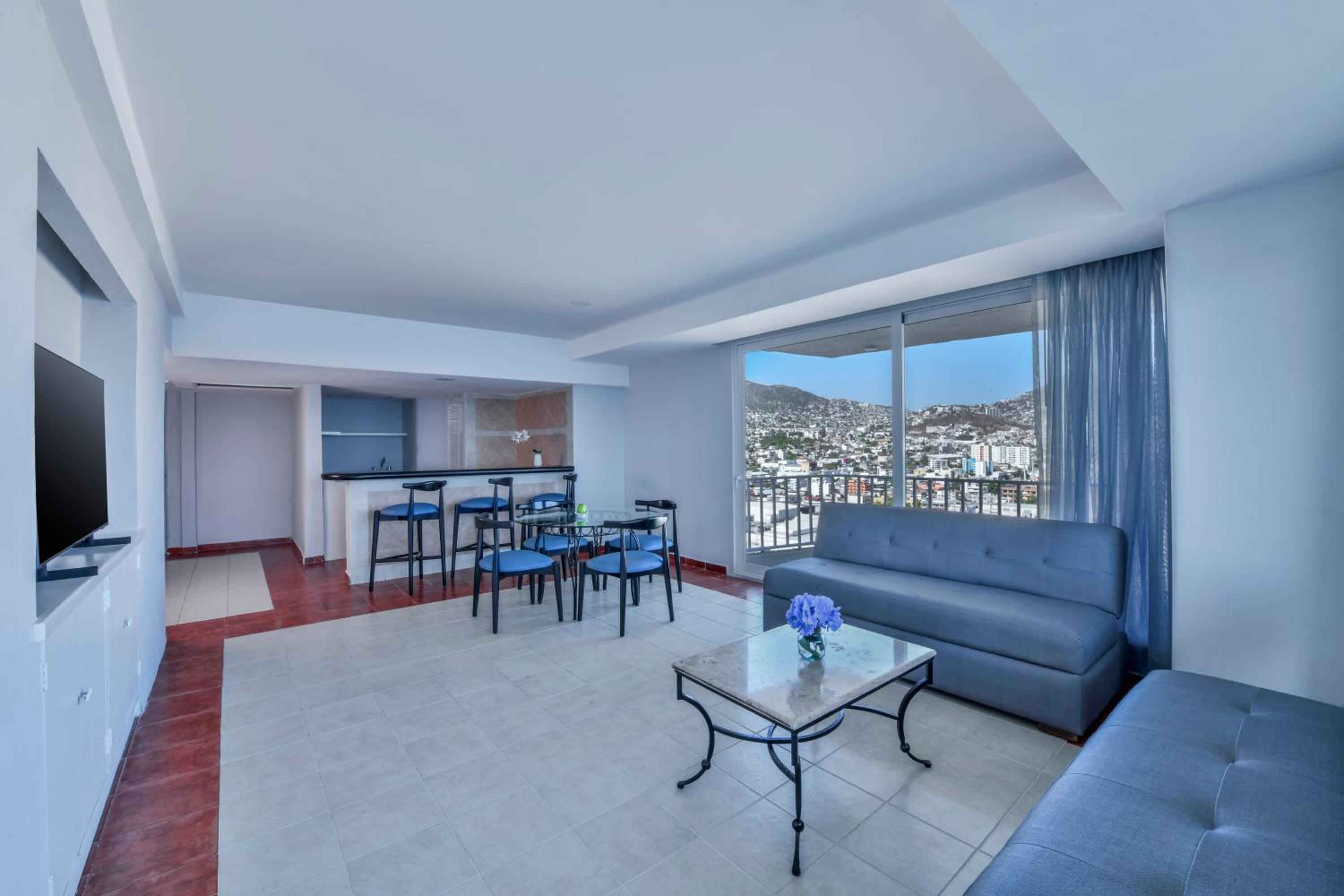 Suite with Mountain View - Photo 1