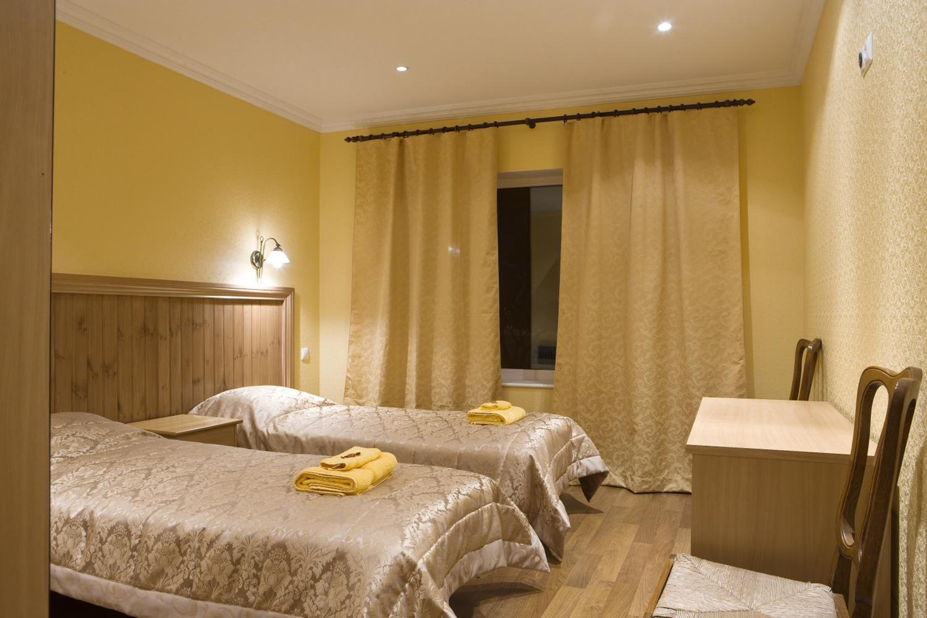 Twin Room with Shared Bathroom photo 3